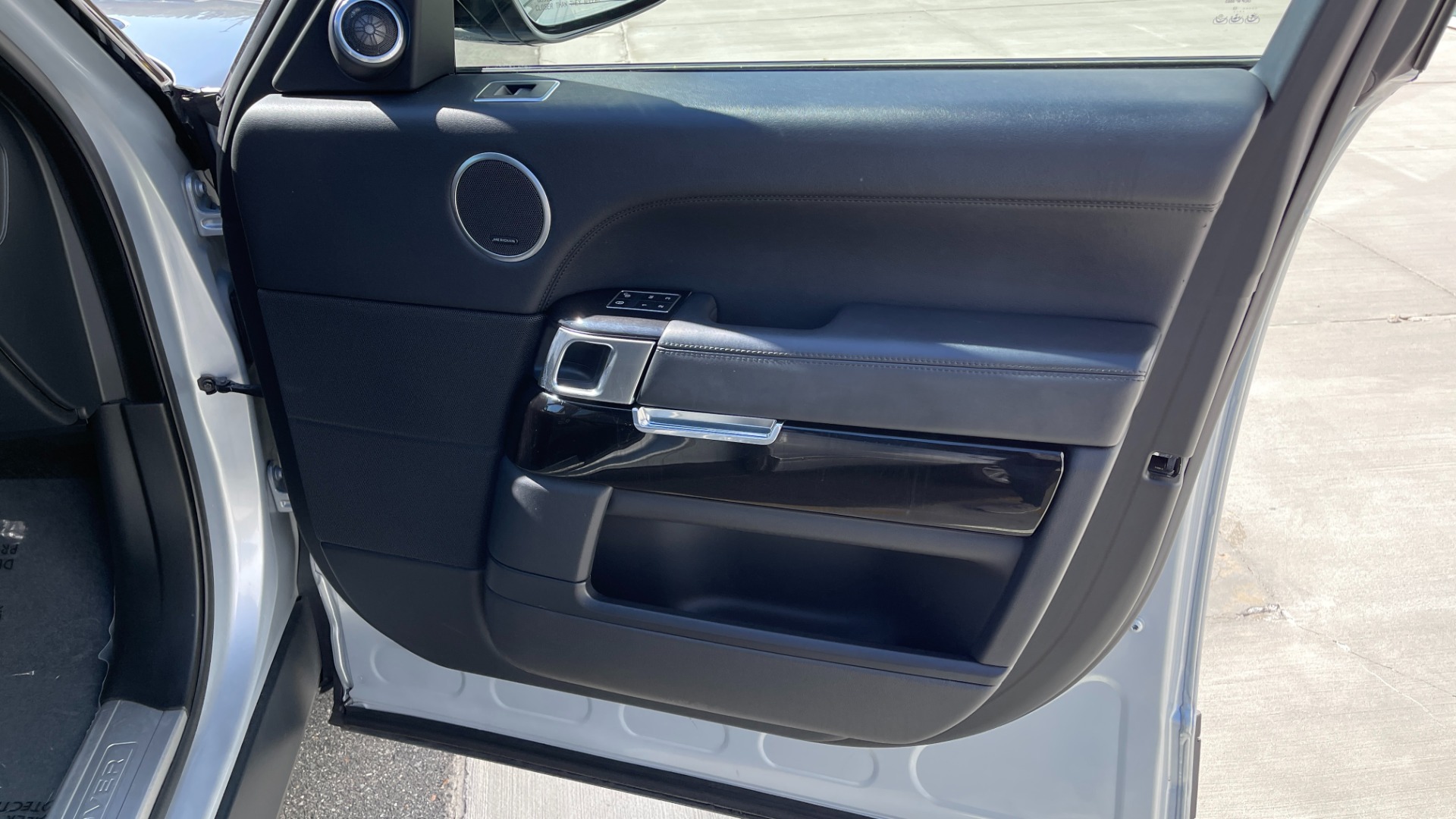 Used 2013 Land Rover Range Rover HSE / 22IN WHEELS / CLIMATE PACKAGE / SOFT CLOSE / VISION ASSIST for sale Sold at Formula Imports in Charlotte NC 28227 31