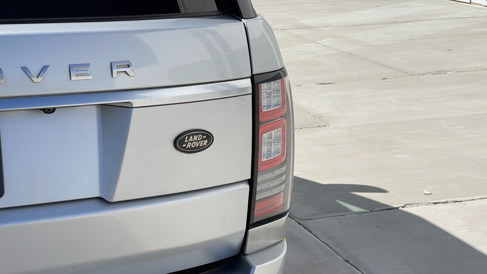 Used 2013 Land Rover Range Rover HSE / 22IN WHEELS / CLIMATE PACKAGE / SOFT CLOSE / VISION ASSIST for sale Sold at Formula Imports in Charlotte NC 28227 33
