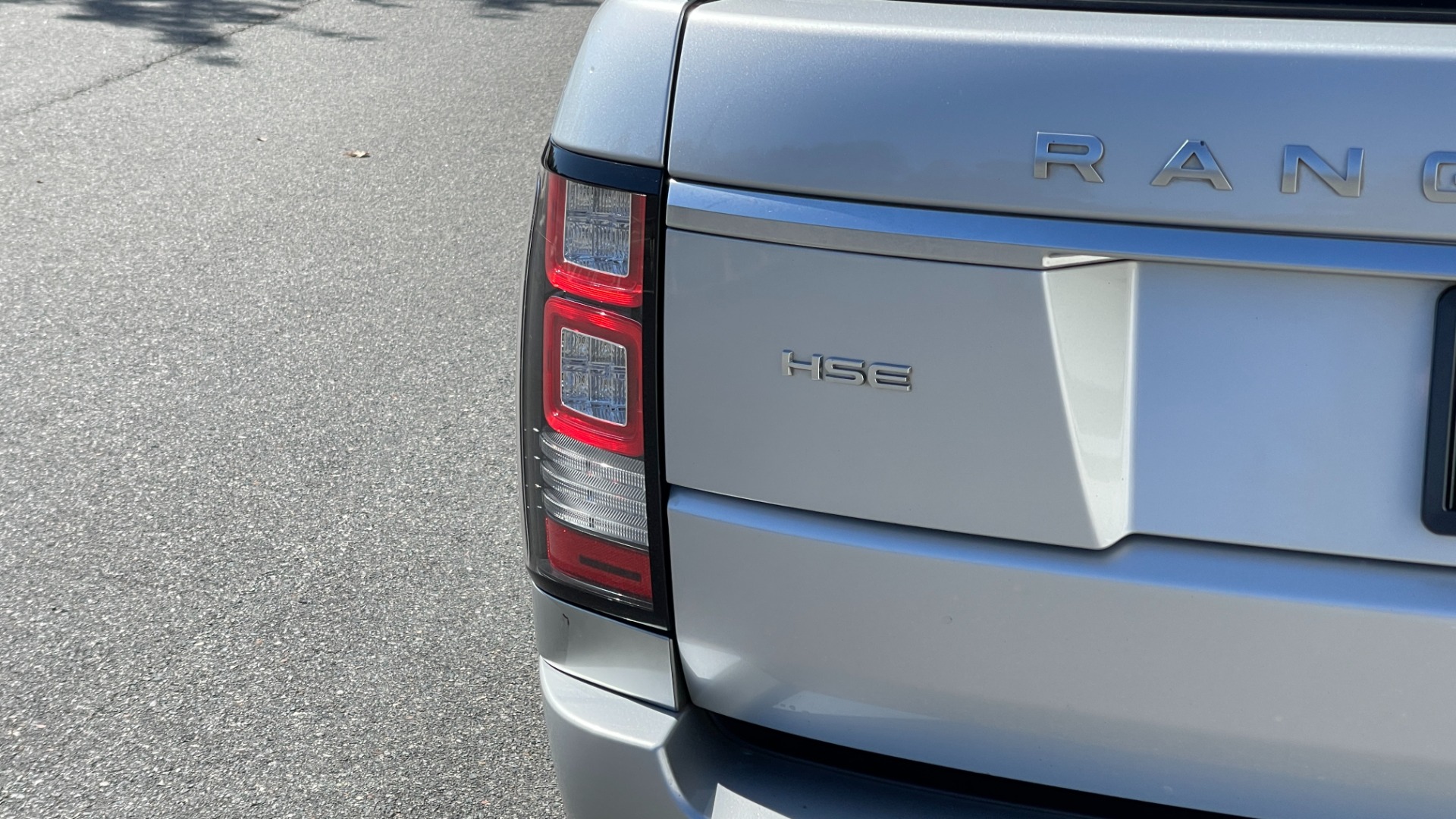 Used 2013 Land Rover Range Rover HSE / 22IN WHEELS / CLIMATE PACKAGE / SOFT CLOSE / VISION ASSIST for sale Sold at Formula Imports in Charlotte NC 28227 34