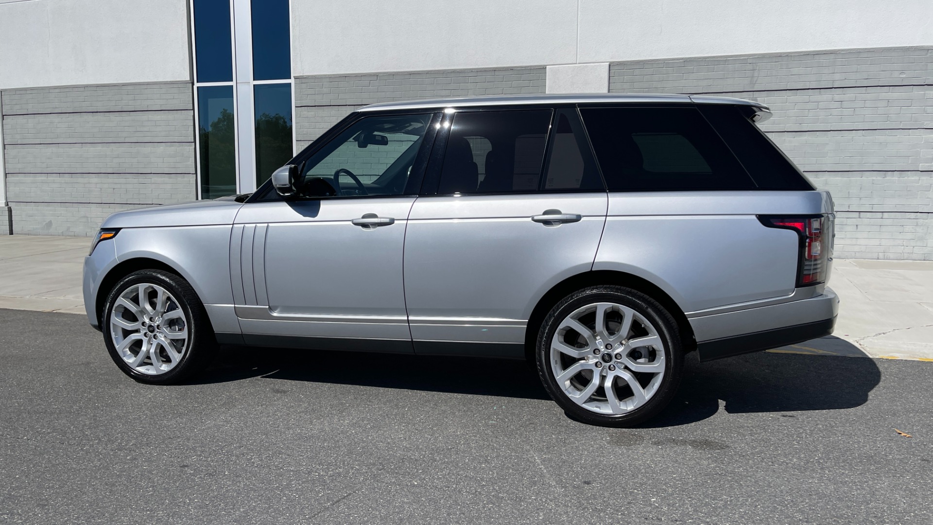 Used 2013 Land Rover Range Rover HSE / 22IN WHEELS / CLIMATE PACKAGE / SOFT CLOSE / VISION ASSIST for sale Sold at Formula Imports in Charlotte NC 28227 6