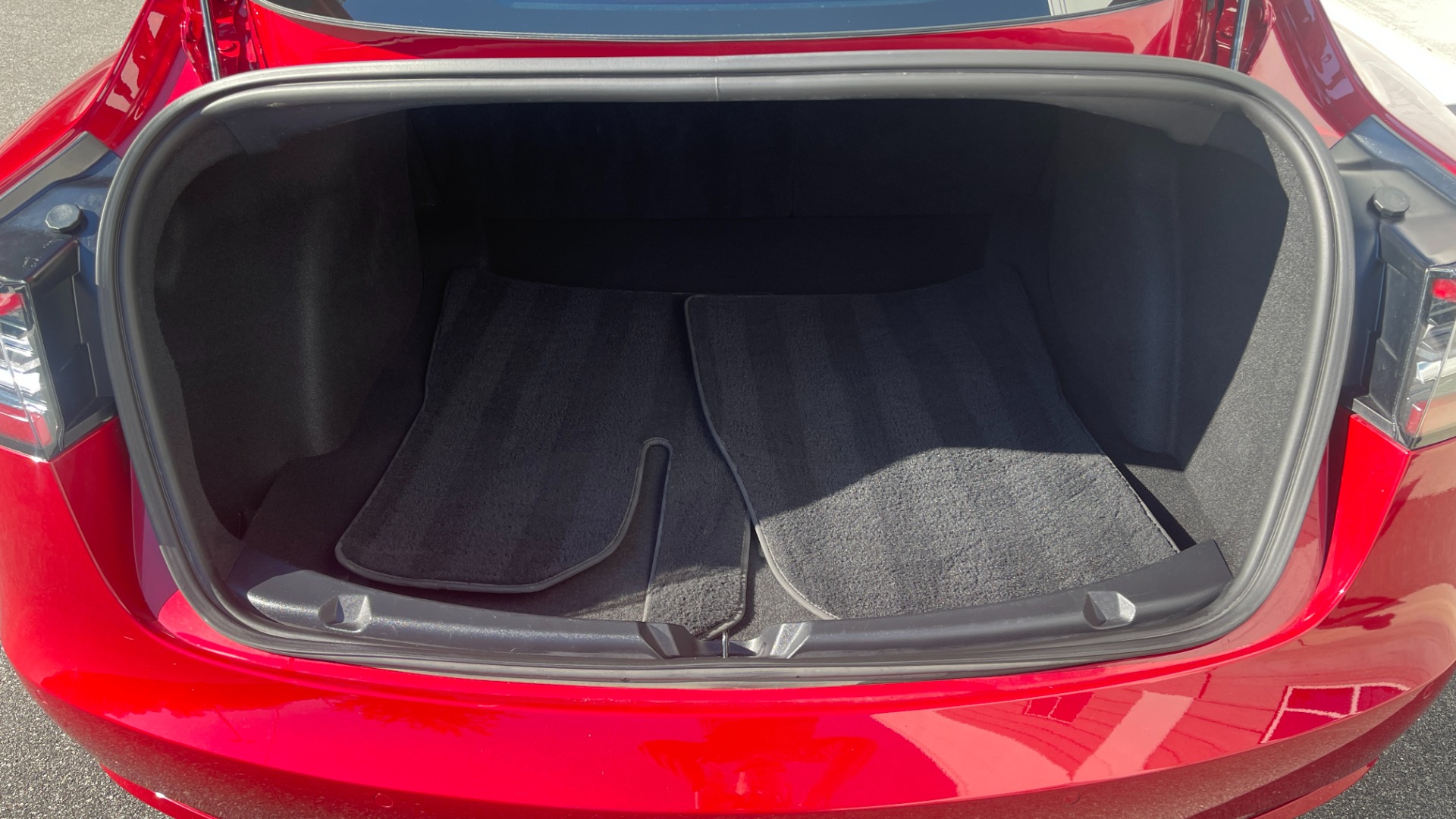 Used 2020 Tesla Model 3 PERFORMANCE / 20IN WHEELS / PERFORMANCE BRAKES / CARBON FIBER TRIM for sale $43,995 at Formula Imports in Charlotte NC 28227 10