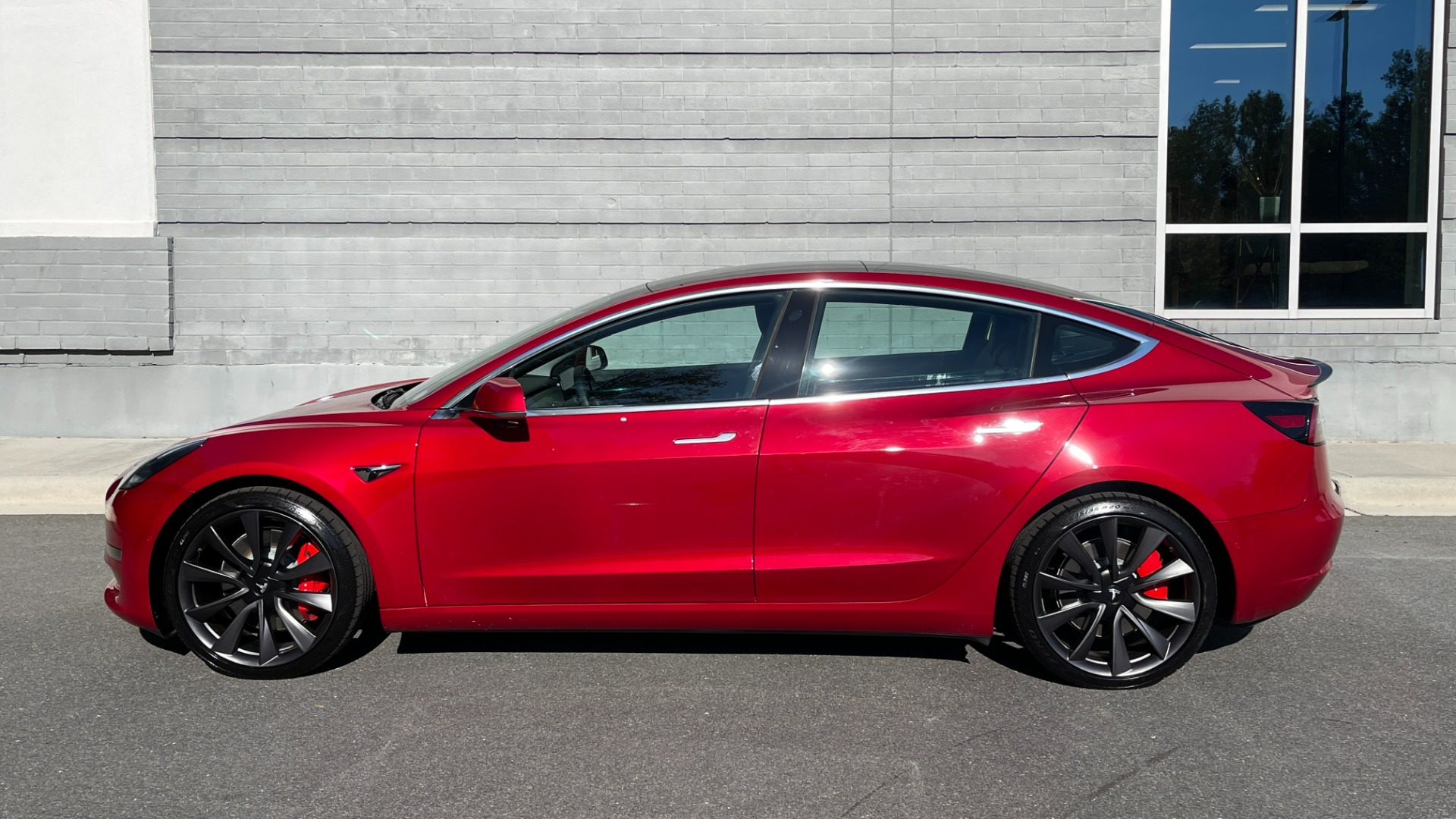 Used 2020 Tesla Model 3 PERFORMANCE / 20IN WHEELS / PERFORMANCE BRAKES / CARBON FIBER TRIM for sale $43,995 at Formula Imports in Charlotte NC 28227 2