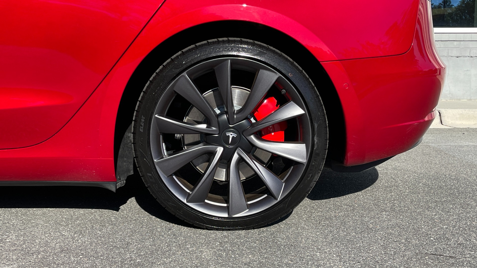 Used 2020 Tesla Model 3 PERFORMANCE / 20IN WHEELS / PERFORMANCE BRAKES / CARBON FIBER TRIM for sale $43,995 at Formula Imports in Charlotte NC 28227 35