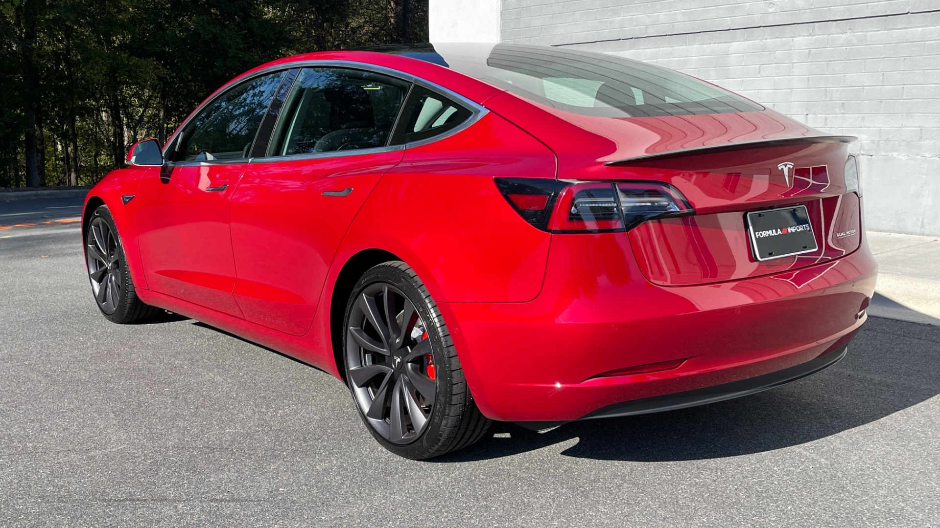 Used 2020 Tesla Model 3 PERFORMANCE / 20IN WHEELS / PERFORMANCE BRAKES / CARBON FIBER TRIM for sale Sold at Formula Imports in Charlotte NC 28227 4