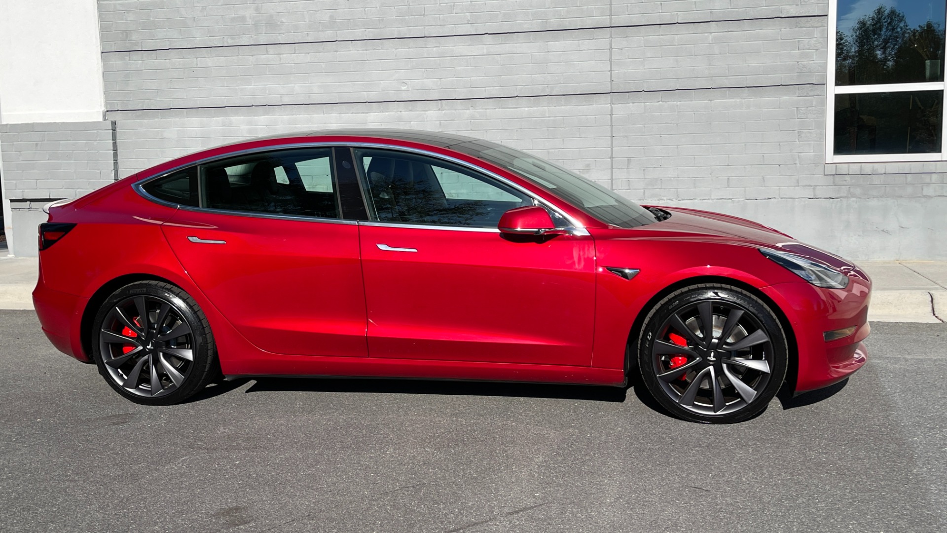 Used 2020 Tesla Model 3 PERFORMANCE / 20IN WHEELS / PERFORMANCE BRAKES / CARBON FIBER TRIM for sale Sold at Formula Imports in Charlotte NC 28227 6