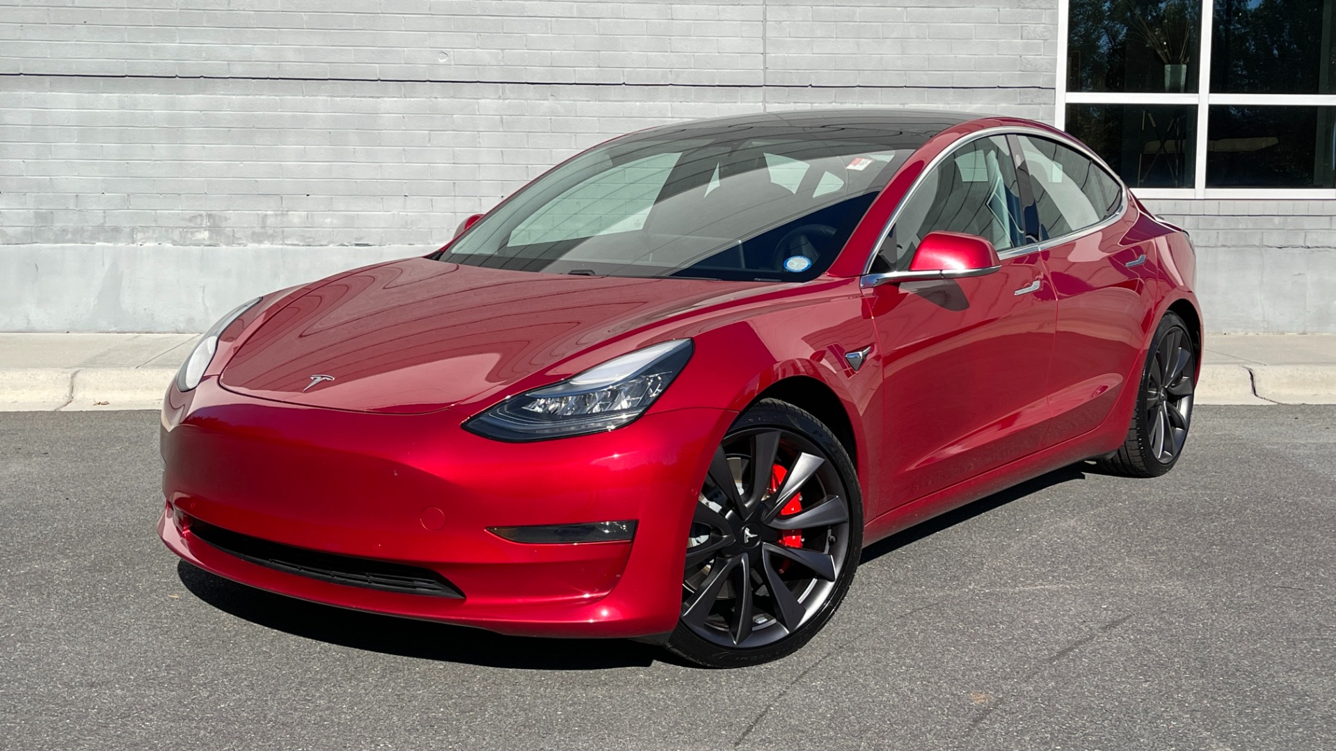Used 2020 Tesla Model 3 PERFORMANCE / 20IN WHEELS / PERFORMANCE BRAKES / CARBON FIBER TRIM for sale $43,995 at Formula Imports in Charlotte NC 28227 1