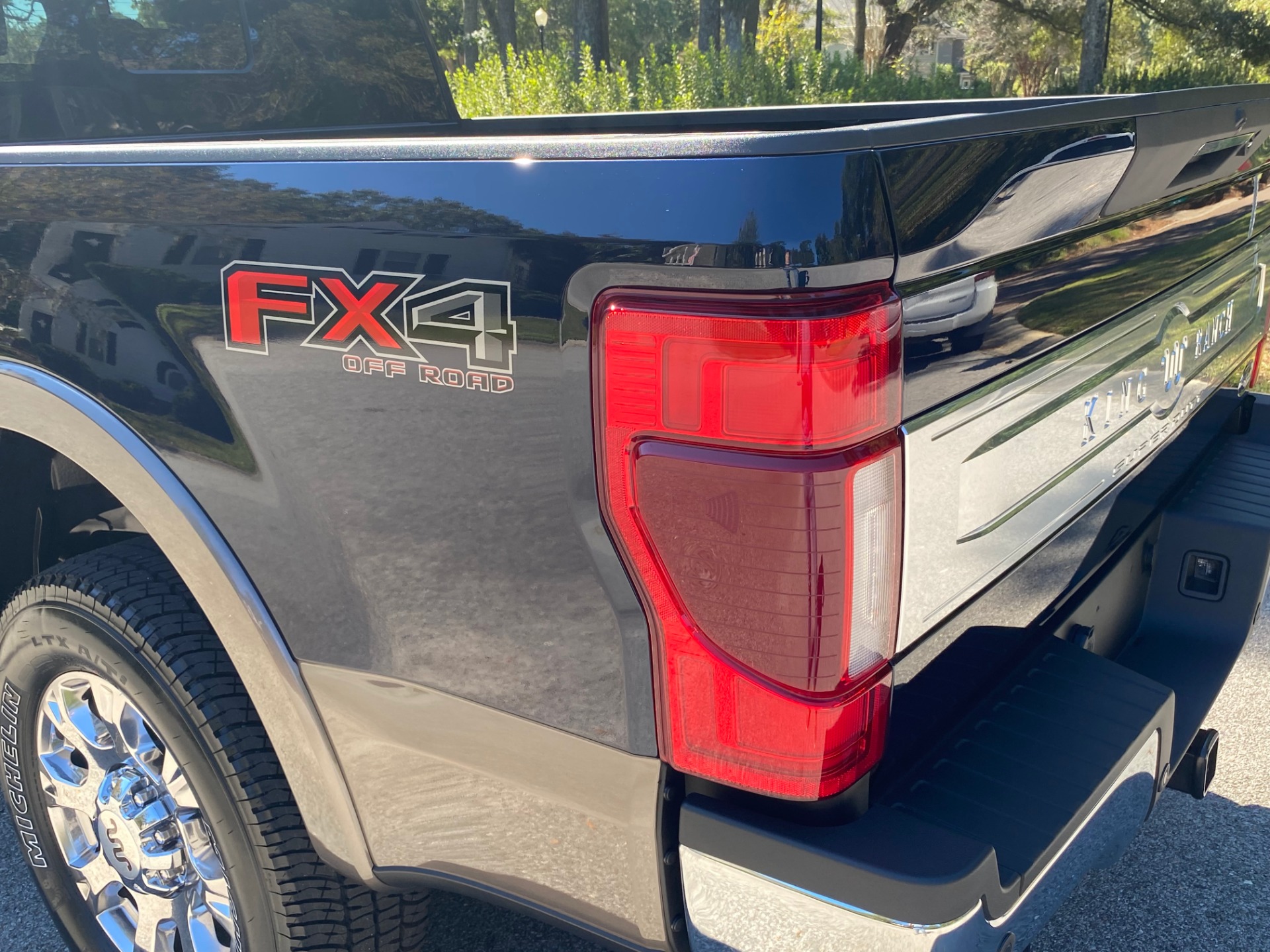 Used 2022 Ford Super Duty F-250 SRW KING RANCH / 6.7L DIESEL / FX4 OFFROAD / ULTIMATE PACKAGE / ADAPTIVE CRUISE for sale $93,425 at Formula Imports in Charlotte NC 28227 11