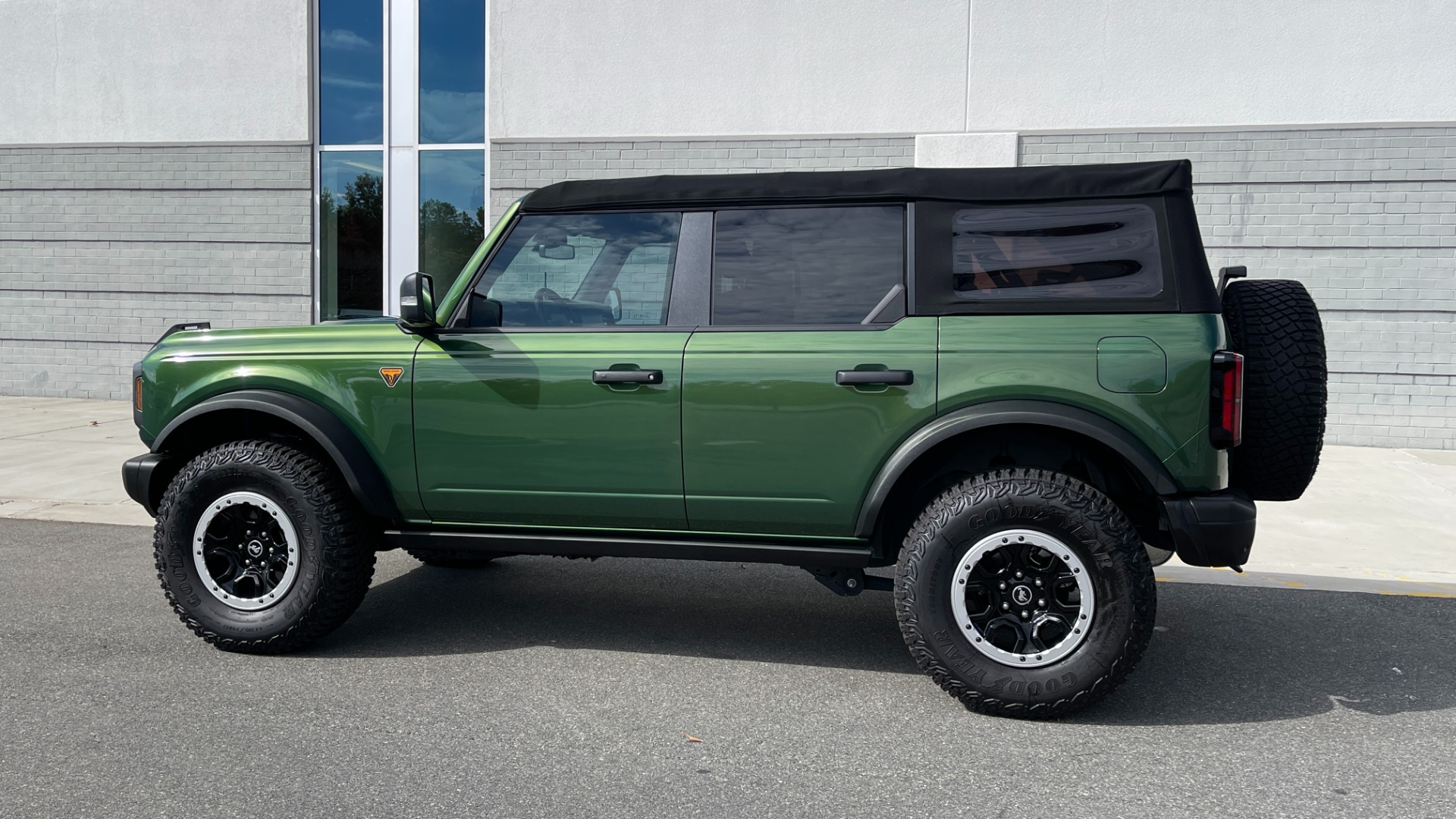 Used 2022 Ford Bronco BADLANDS ADVANCED / SASQUATCH / SOFT TOP / 2.3L ECOBOOST for sale $66,295 at Formula Imports in Charlotte NC 28227 3