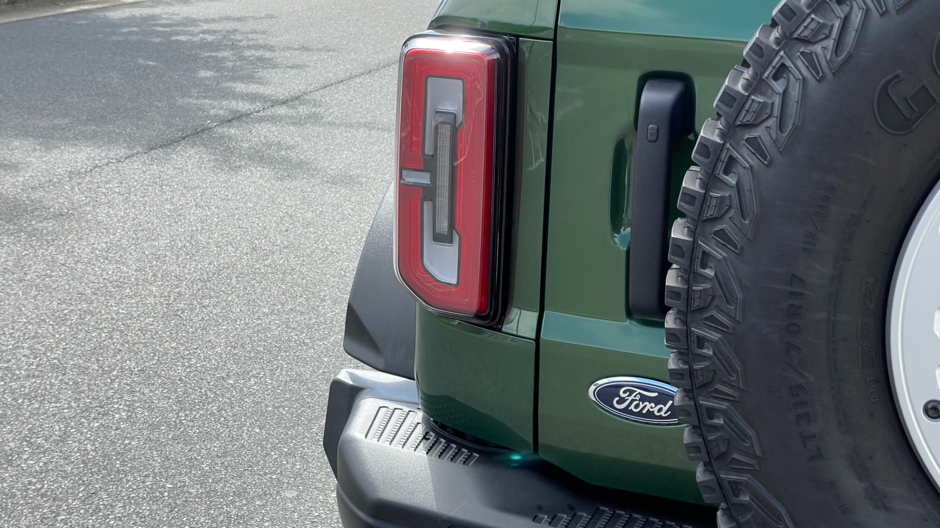 Used 2022 Ford Bronco BADLANDS ADVANCED / SASQUATCH / SOFT TOP / 2.3L ECOBOOST for sale $66,295 at Formula Imports in Charlotte NC 28227 33
