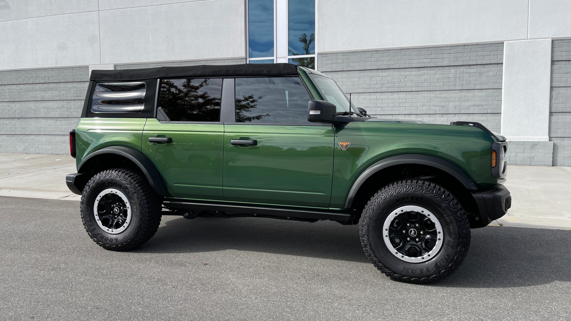 Used 2022 Ford Bronco BADLANDS ADVANCED / SASQUATCH / SOFT TOP / 2.3L ECOBOOST for sale $66,295 at Formula Imports in Charlotte NC 28227 6
