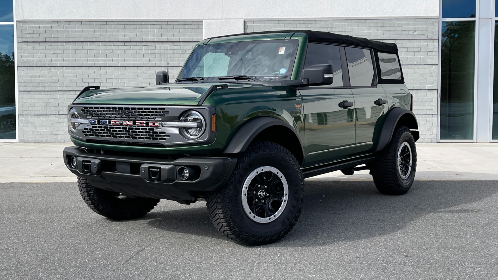 Used 2022 Ford Bronco BADLANDS ADVANCED / SASQUATCH / SOFT TOP / 2.3L ECOBOOST for sale $66,295 at Formula Imports in Charlotte NC 28227 1