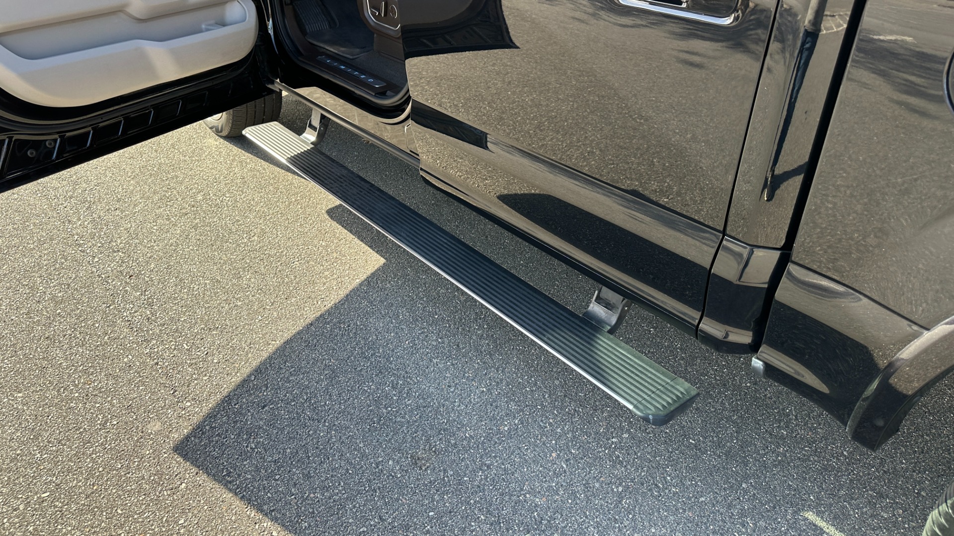 Used 2020 Ford F-150 LIMITED / LOADED OPTIONS / PANORAMIC ROOF / MASSAGE / ADAPTIVE CRUISE for sale Sold at Formula Imports in Charlotte NC 28227 16