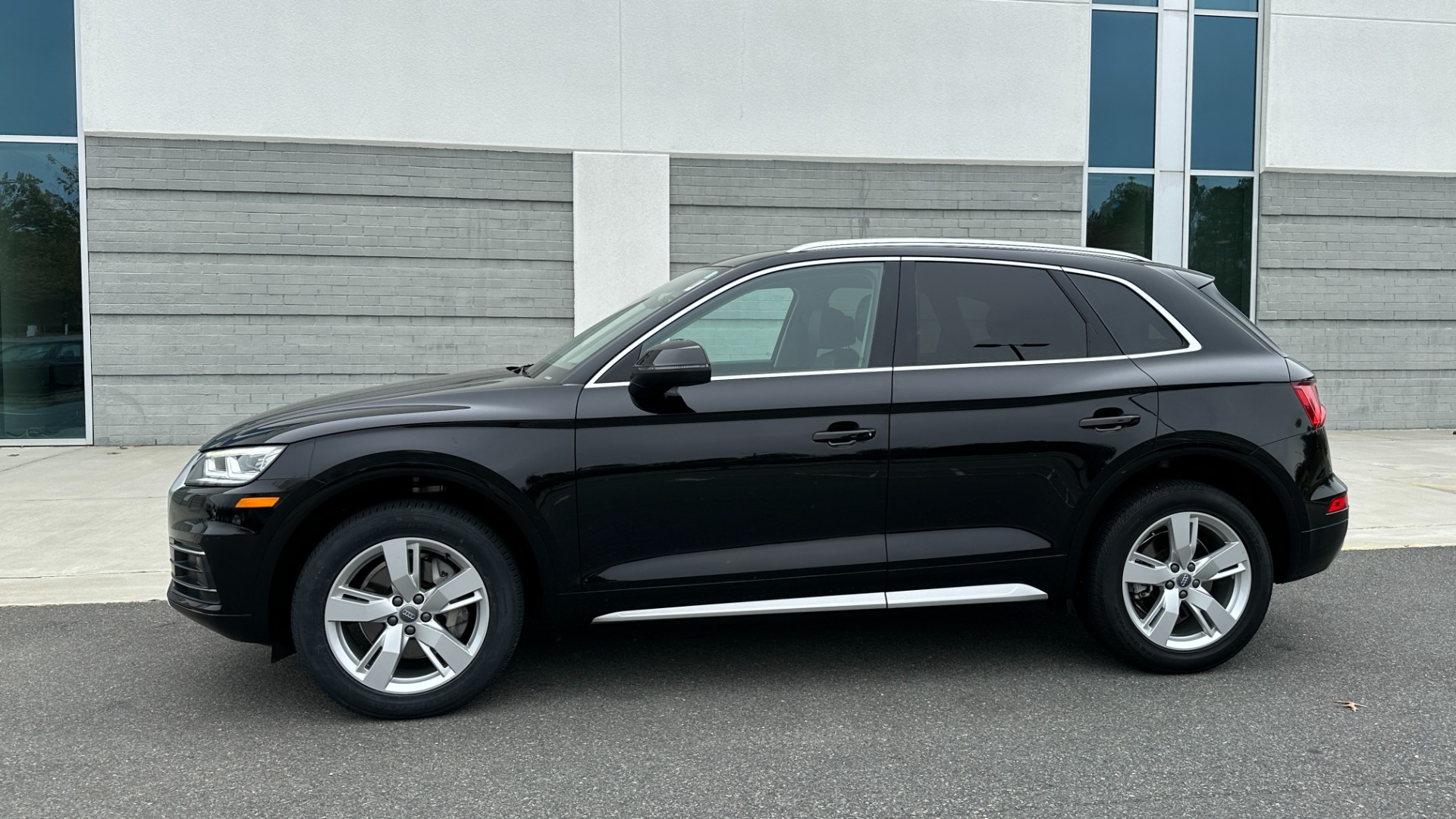 Used 2019 Audi Q5 Premium Plus for sale Sold at Formula Imports in Charlotte NC 28227 3