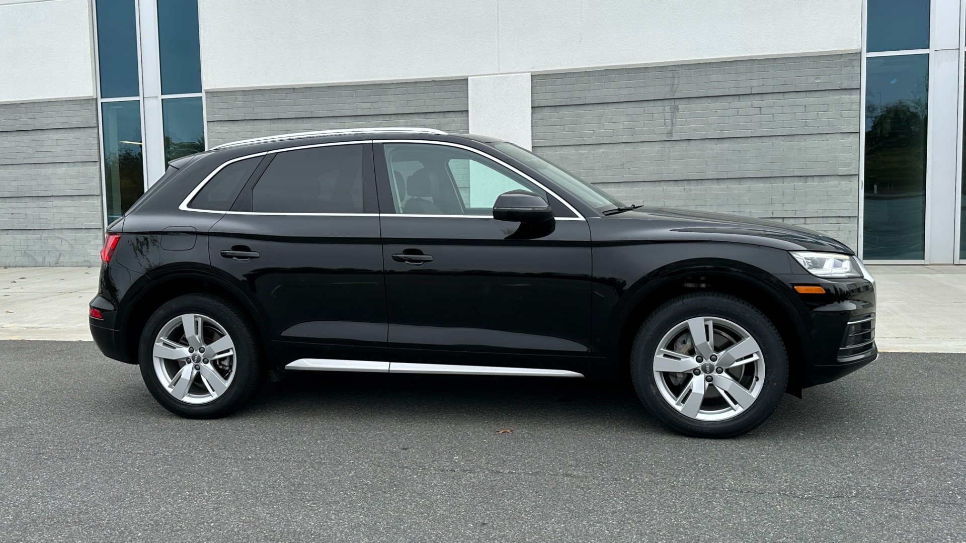 Used 2019 Audi Q5 Premium Plus for sale Sold at Formula Imports in Charlotte NC 28227 6