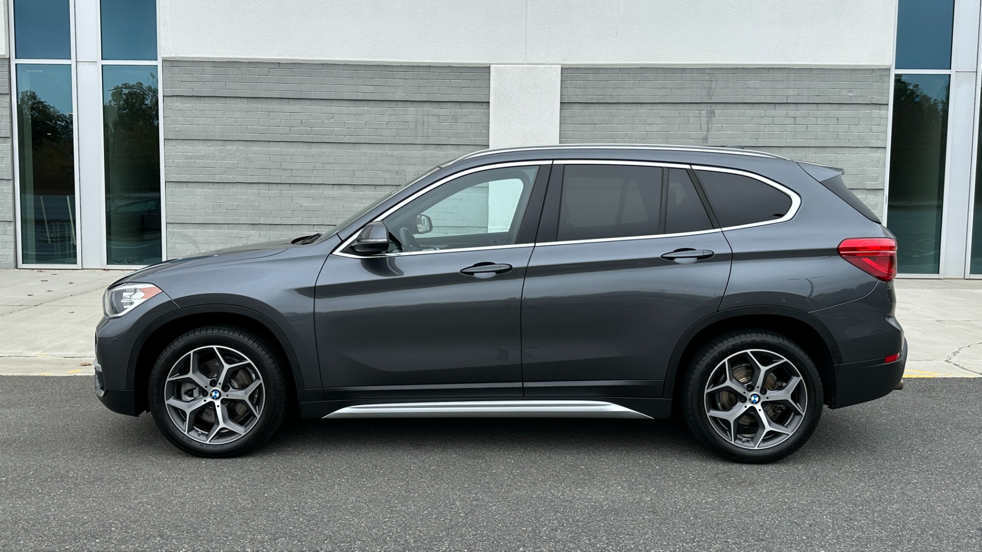 Used 2019 BMW X1 xDrive28i / PANORAMIC ROOF / HEATED SEATS / REVIEW CAMERA / LANE DEPARTURE for sale Sold at Formula Imports in Charlotte NC 28227 3