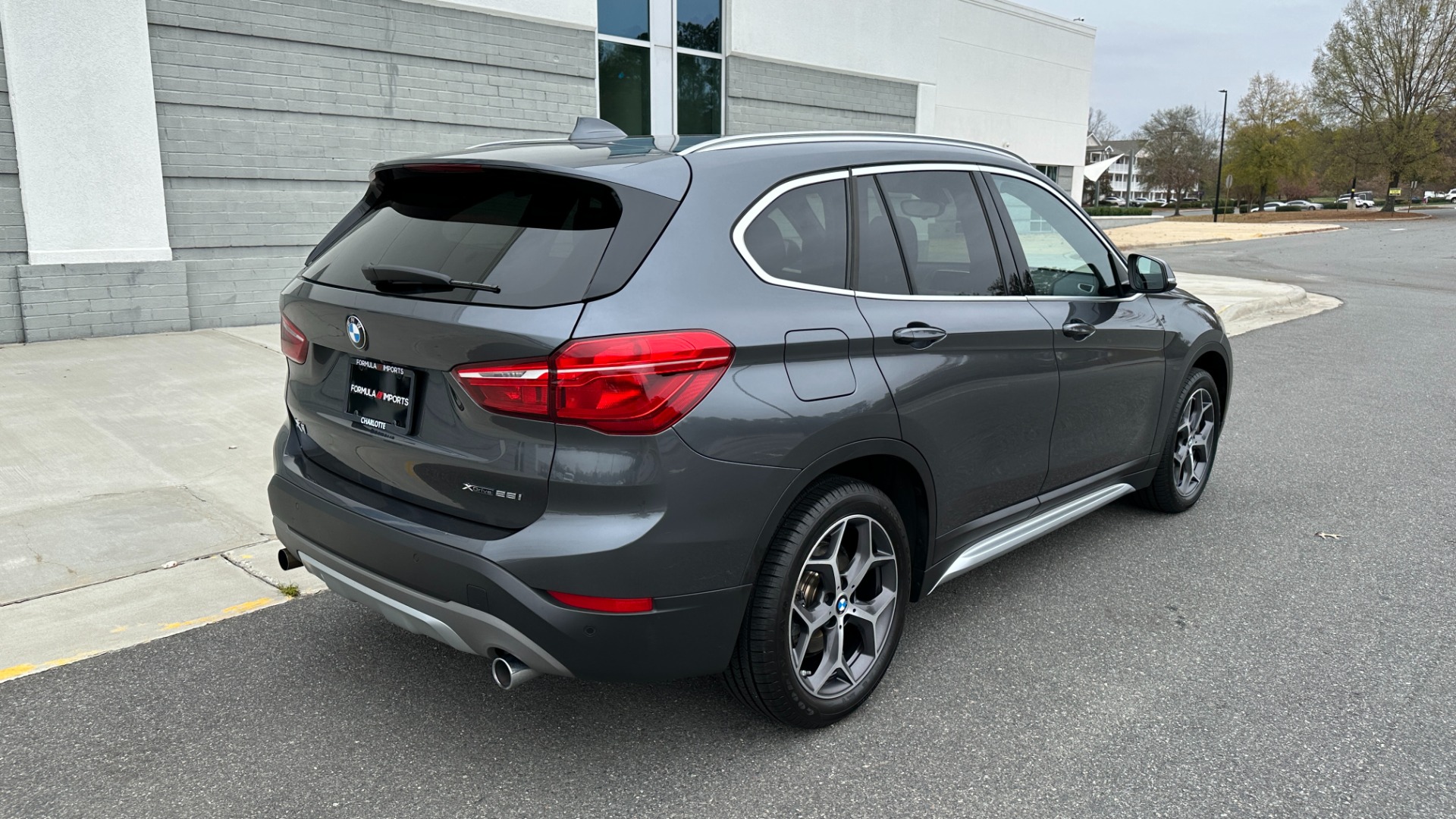 Used 2019 BMW X1 xDrive28i / PANORAMIC ROOF / HEATED SEATS / REVIEW CAMERA / LANE DEPARTURE for sale Sold at Formula Imports in Charlotte NC 28227 5