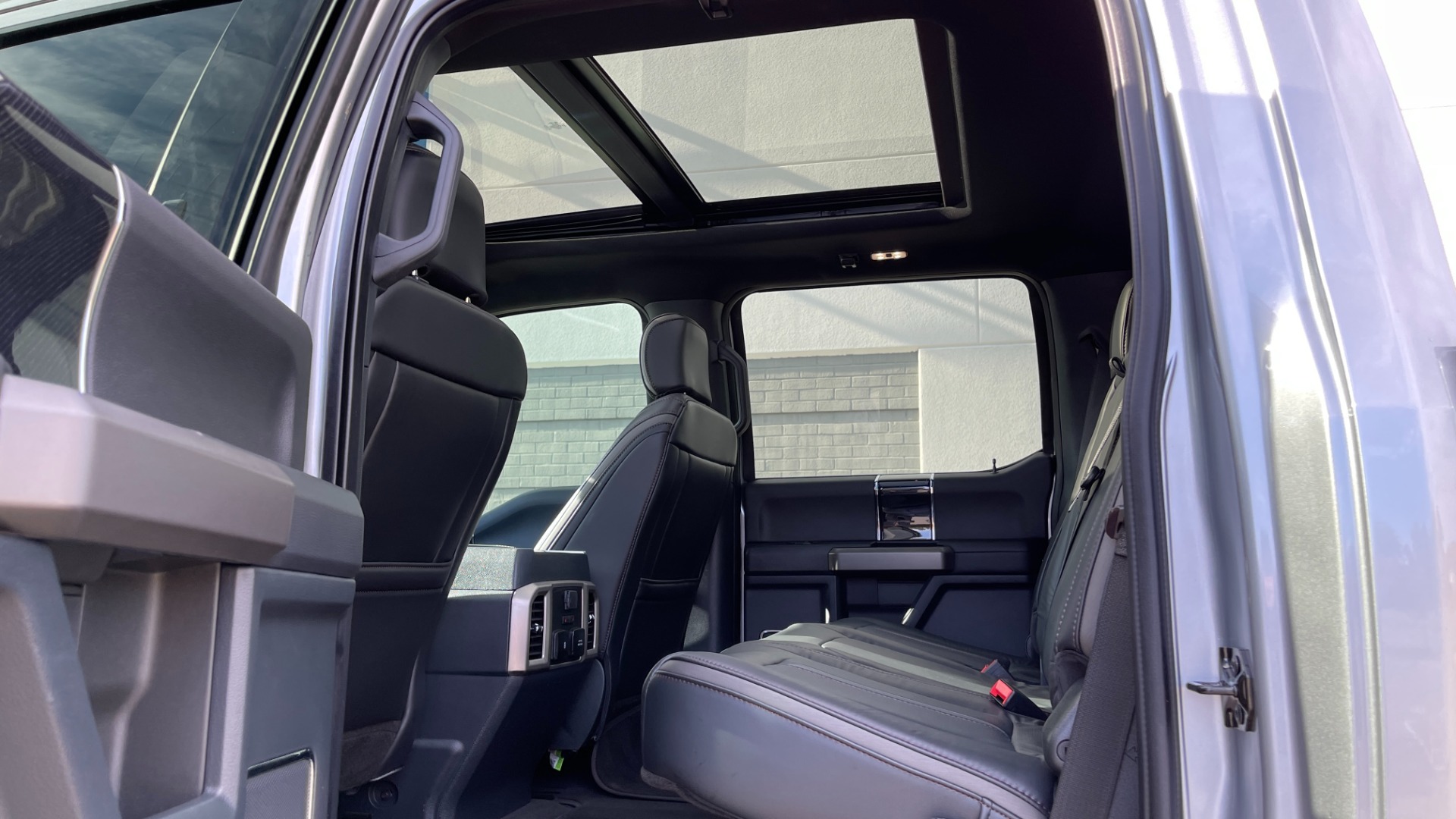 Used 2022 Ford Super Duty F-250 SRW PLATINUM / 6.7L DIESEL / PANORAMIC ROOF / BLACKOUT / FUEL WHEELS / TOW PACK for sale Sold at Formula Imports in Charlotte NC 28227 18