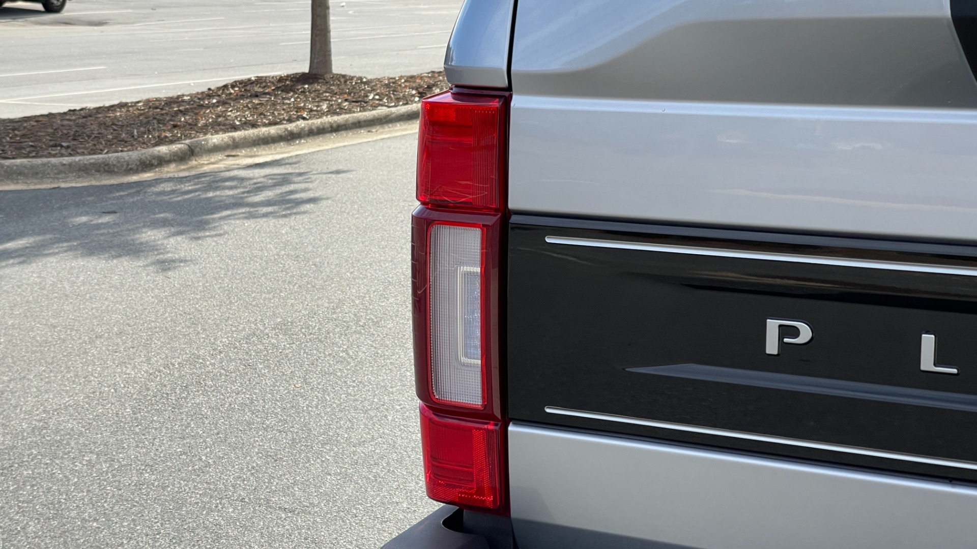 Used 2022 Ford Super Duty F-250 SRW PLATINUM / 6.7L DIESEL / PANORAMIC ROOF / BLACKOUT / FUEL WHEELS / TOW PACK for sale Sold at Formula Imports in Charlotte NC 28227 32
