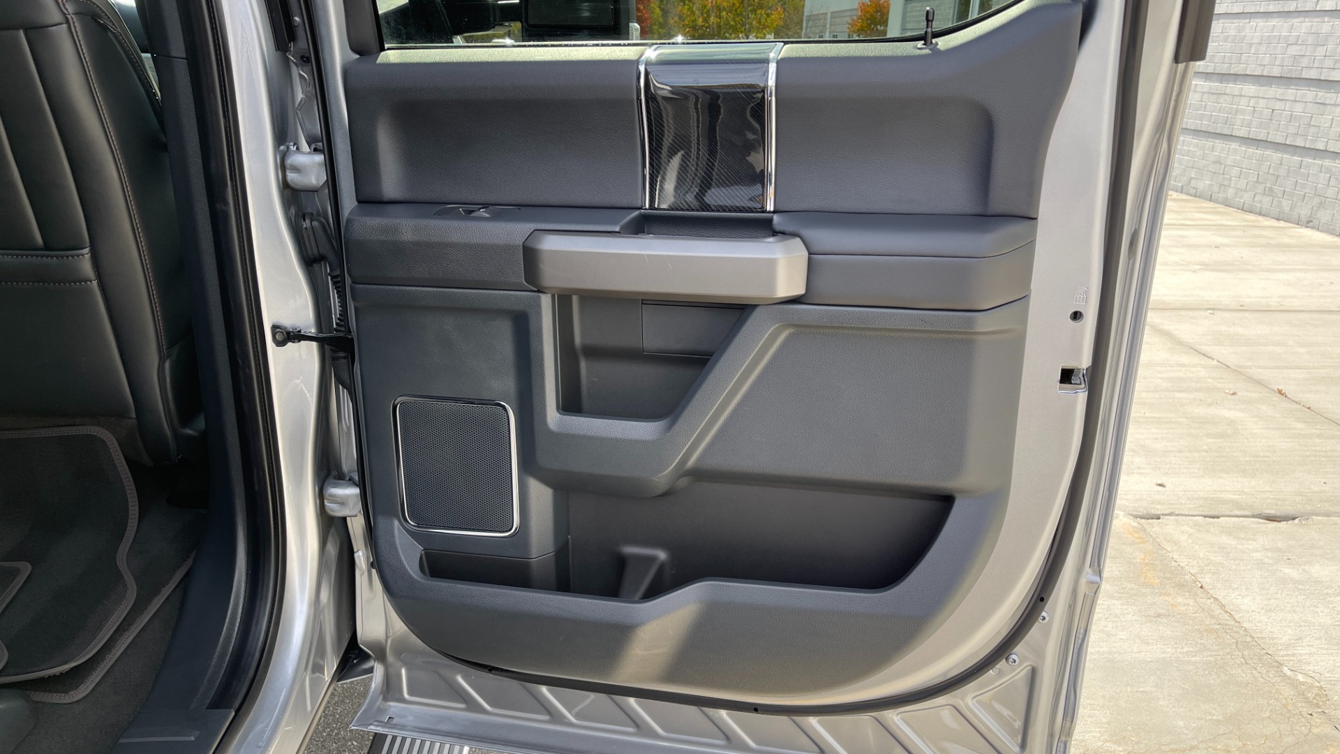 Used 2022 Ford Super Duty F-250 SRW PLATINUM / 6.7L DIESEL / PANORAMIC ROOF / BLACKOUT / FUEL WHEELS / TOW PACK for sale Sold at Formula Imports in Charlotte NC 28227 49