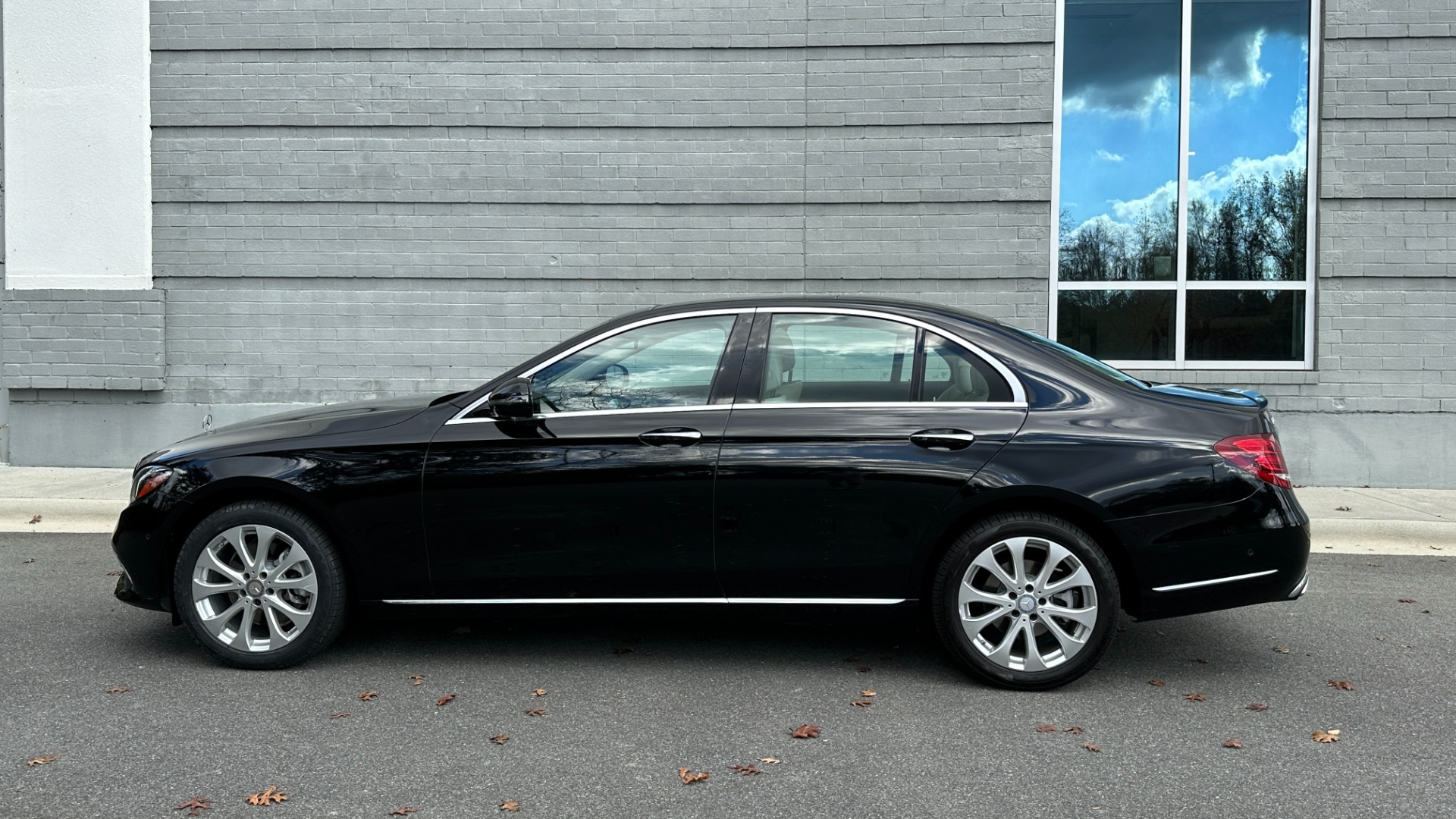 Used 2018 Mercedes-Benz E-Class E300 / PREMIUM 1 / PANORAMIC ROOF / BURMESTER SURROUND SOUND / LEATHER INTE for sale Sold at Formula Imports in Charlotte NC 28227 3