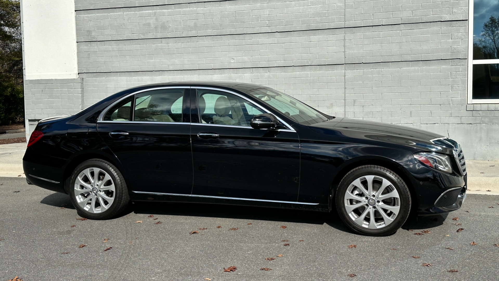 Used 2018 Mercedes-Benz E-Class E300 / PREMIUM 1 / PANORAMIC ROOF / BURMESTER SURROUND SOUND / LEATHER INTE for sale Sold at Formula Imports in Charlotte NC 28227 6