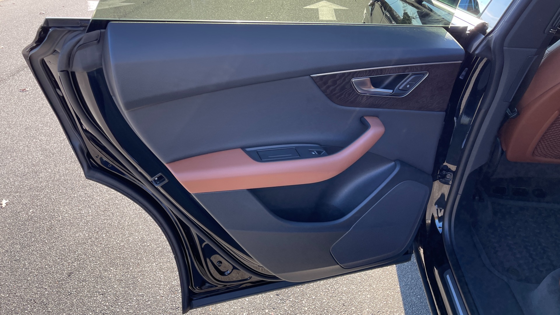 Used 2019 Audi Q8 PREMIUM / QUATTRO / CONVENIENCE PACKAGE / COLD WEATHER / 21IN WHEELS for sale $46,995 at Formula Imports in Charlotte NC 28227 21