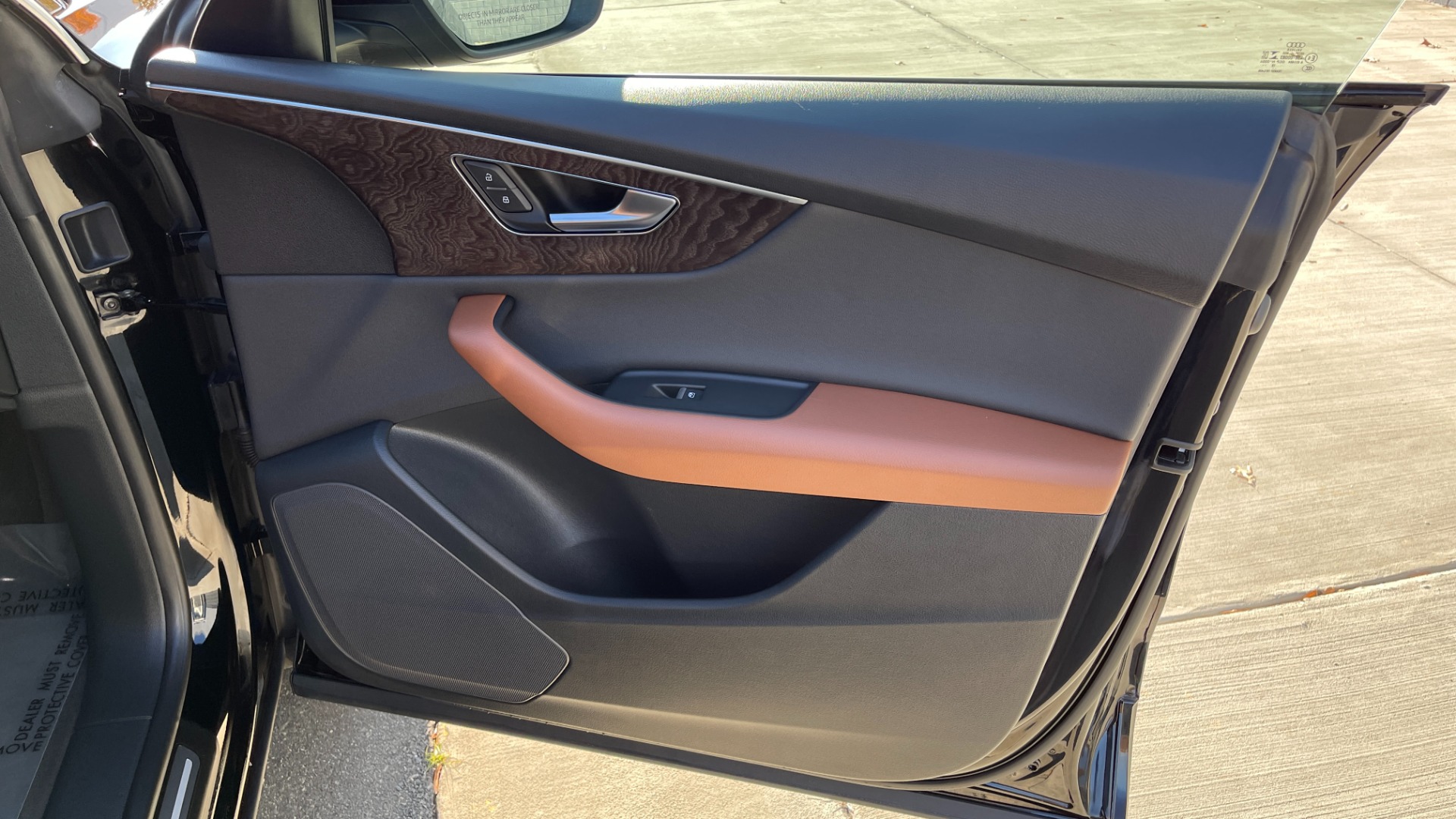 Used 2019 Audi Q8 PREMIUM / QUATTRO / CONVENIENCE PACKAGE / COLD WEATHER / 21IN WHEELS for sale $46,995 at Formula Imports in Charlotte NC 28227 24