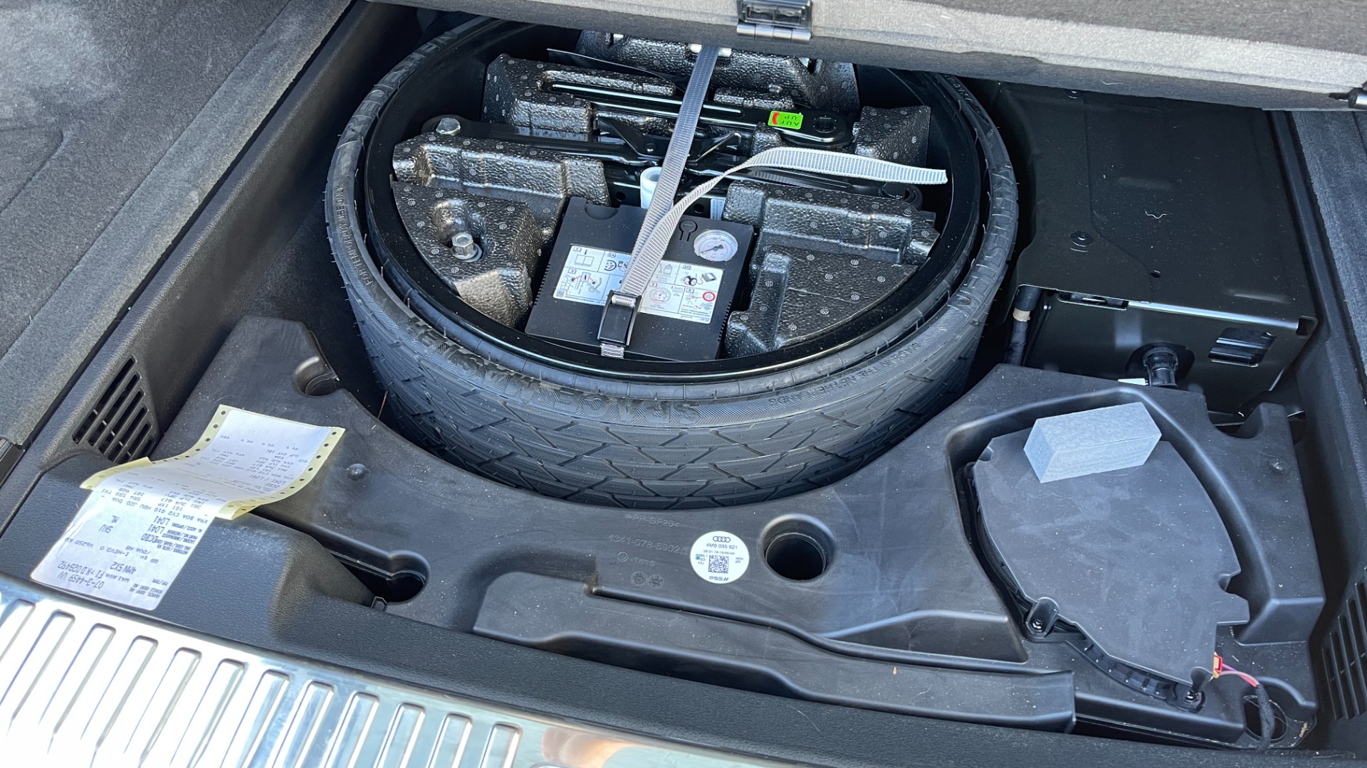 Used 2019 Audi Q8 PREMIUM / QUATTRO / CONVENIENCE PACKAGE / COLD WEATHER / 21IN WHEELS for sale $46,995 at Formula Imports in Charlotte NC 28227 39