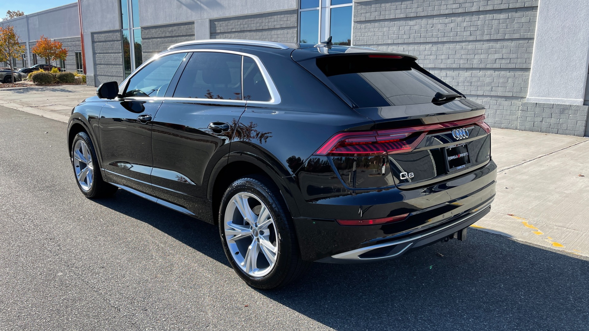 Used 2019 Audi Q8 PREMIUM / QUATTRO / CONVENIENCE PACKAGE / COLD WEATHER / 21IN WHEELS for sale $46,995 at Formula Imports in Charlotte NC 28227 5