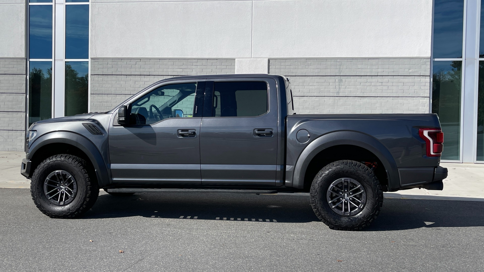Used 2019 Ford F-150 RAPTOR / 802A PACKAGE / LIGHT PODS / CARBON FIBER / PANORAMIC ROOF for sale Sold at Formula Imports in Charlotte NC 28227 3