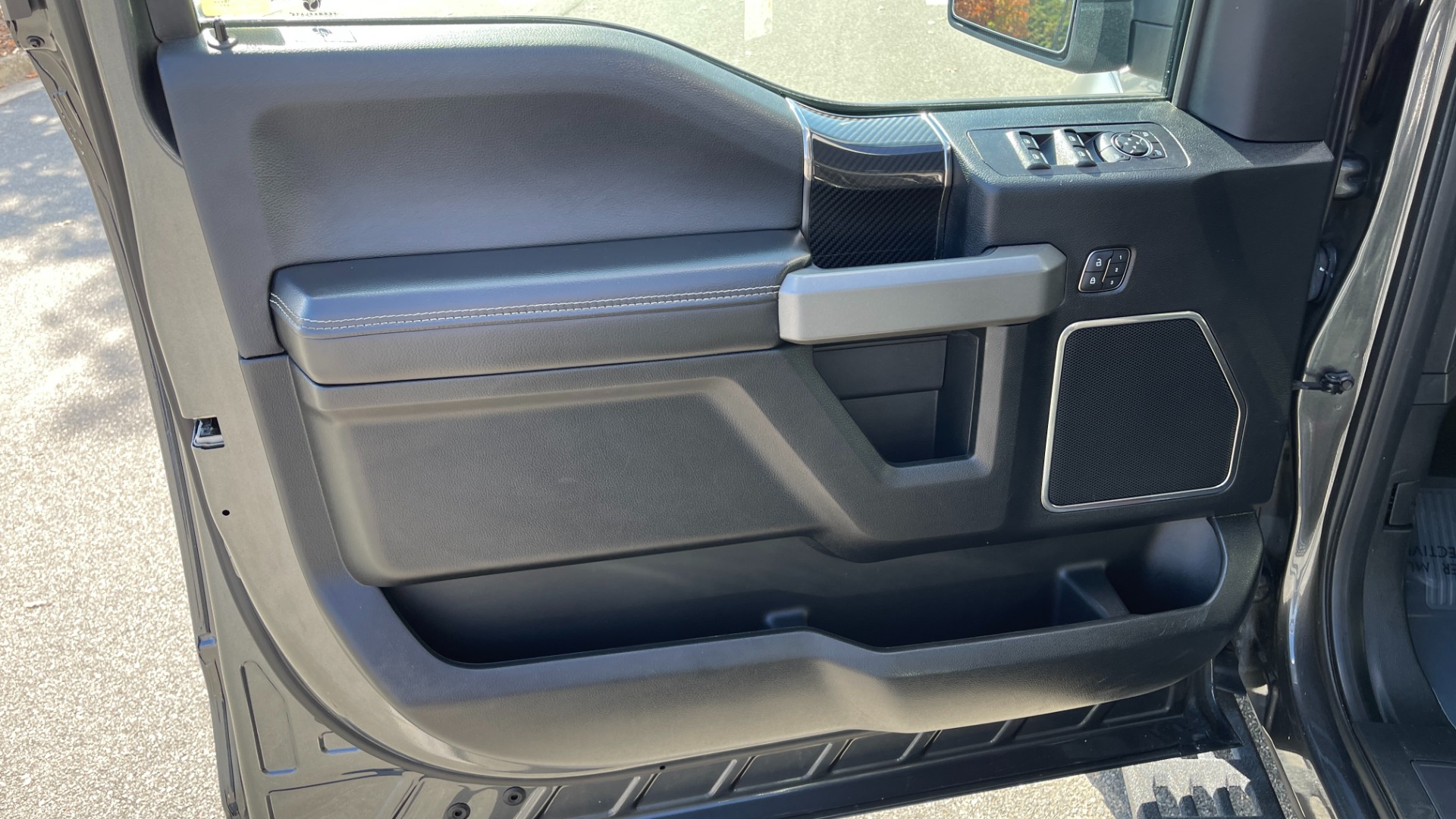 Used 2019 Ford F-150 RAPTOR / 802A PACKAGE / LIGHT PODS / CARBON FIBER / PANORAMIC ROOF for sale Sold at Formula Imports in Charlotte NC 28227 43