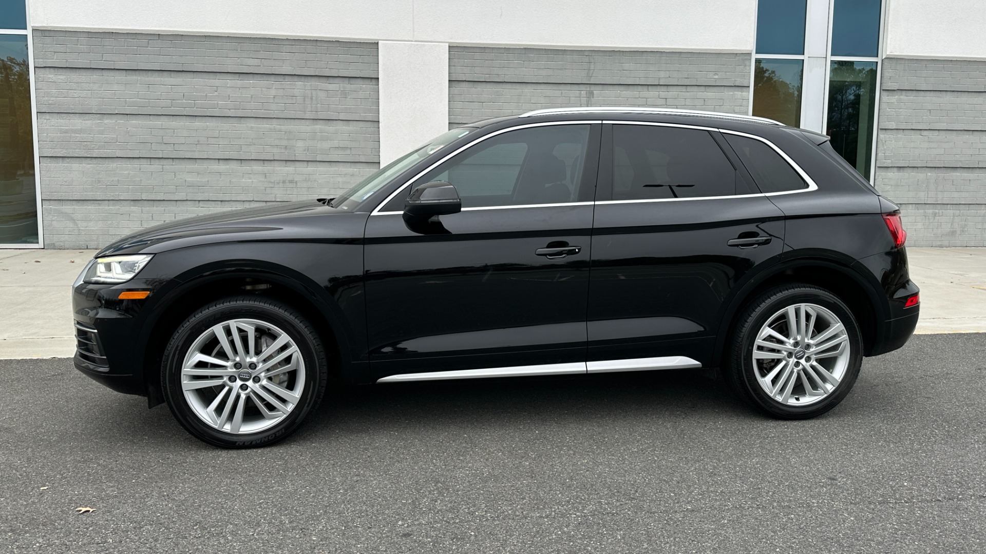 Used 2018 Audi Q5 PREMUM PLUS / NAV / 20IN WHEELS / COLD WEATHER / B AND O SOUND for sale Sold at Formula Imports in Charlotte NC 28227 3