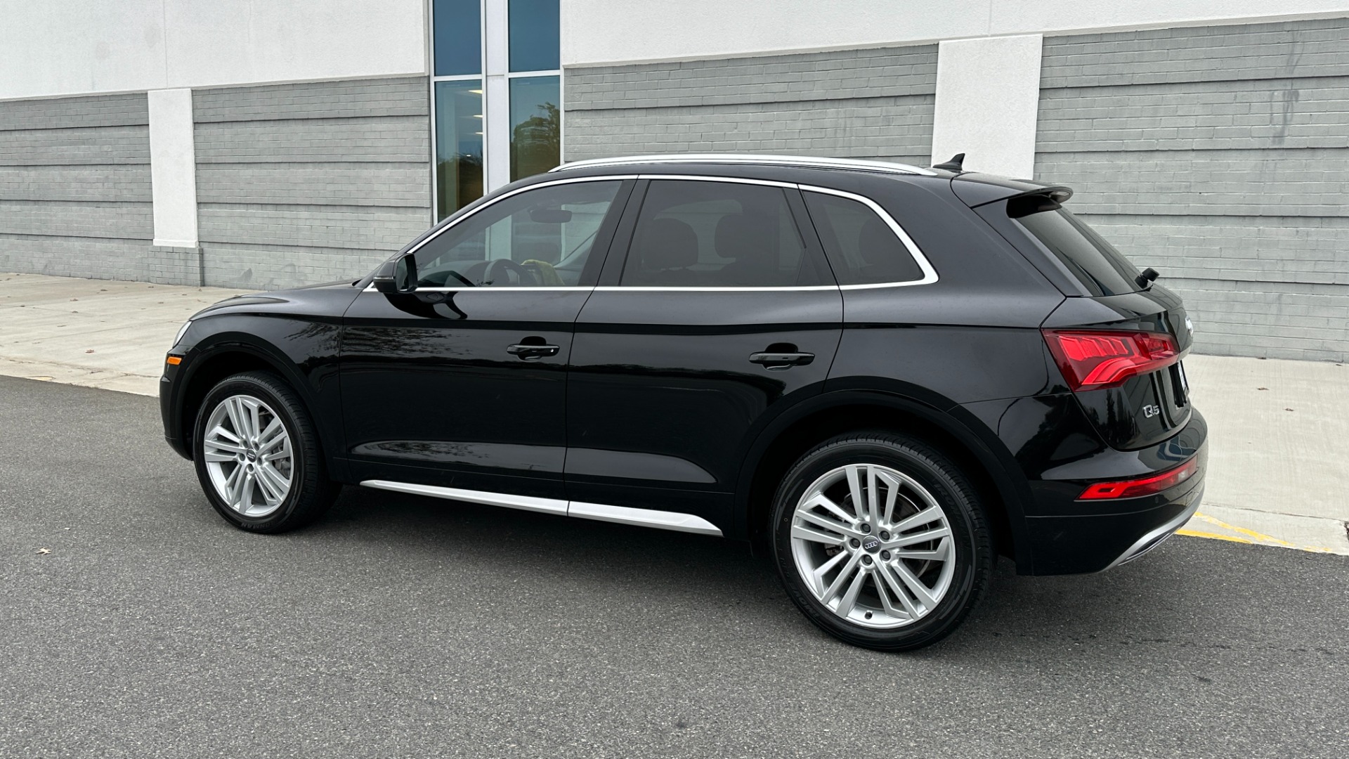 Used 2018 Audi Q5 PREMUM PLUS / NAV / 20IN WHEELS / COLD WEATHER / B AND O SOUND for sale Sold at Formula Imports in Charlotte NC 28227 4