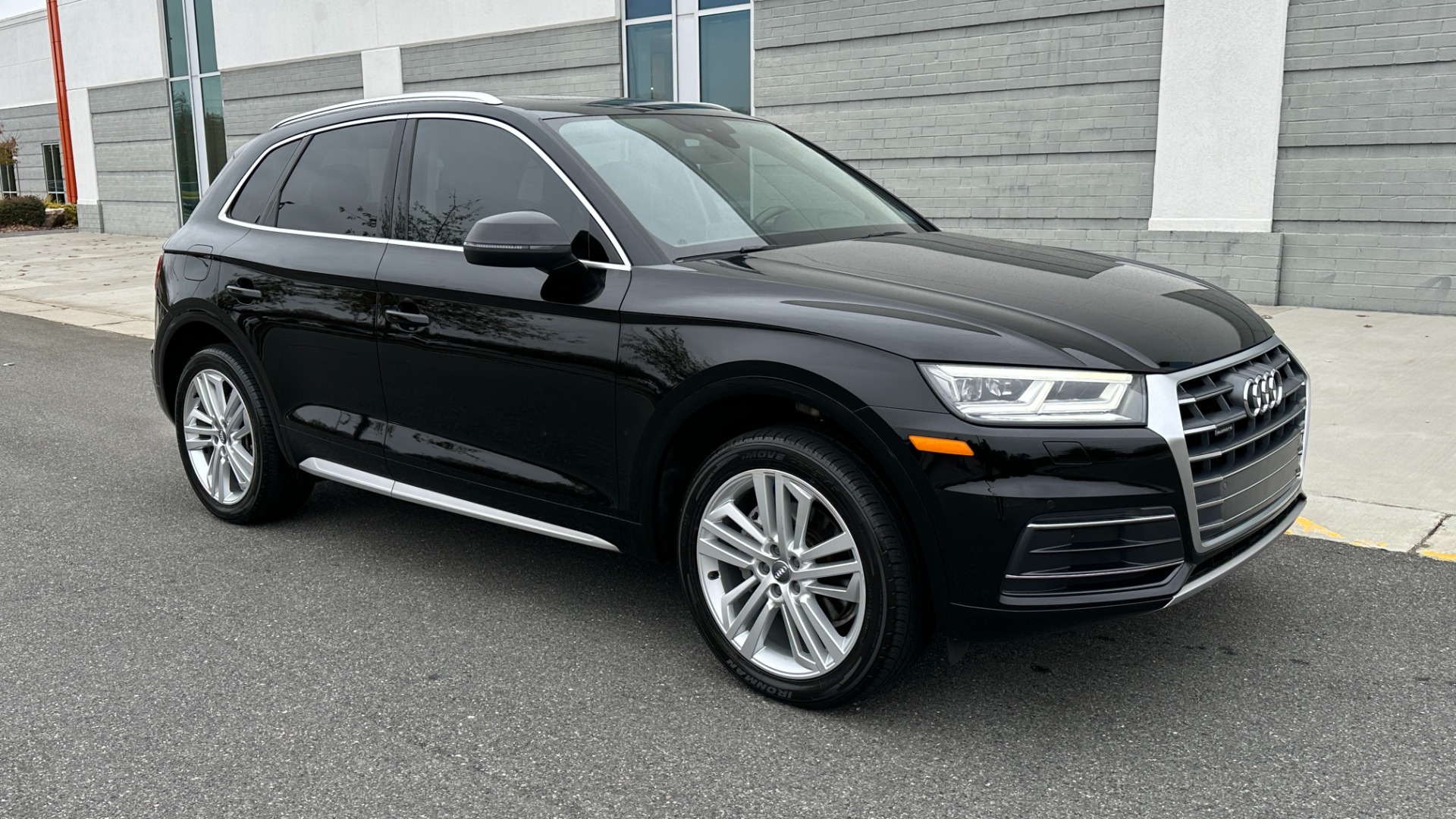 Used 2018 Audi Q5 PREMUM PLUS / NAV / 20IN WHEELS / COLD WEATHER / B AND O SOUND for sale Sold at Formula Imports in Charlotte NC 28227 5