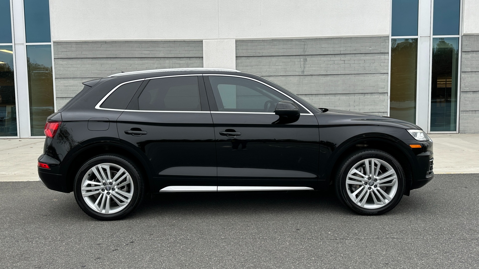 Used 2018 Audi Q5 PREMUM PLUS / NAV / 20IN WHEELS / COLD WEATHER / B AND O SOUND for sale Sold at Formula Imports in Charlotte NC 28227 6