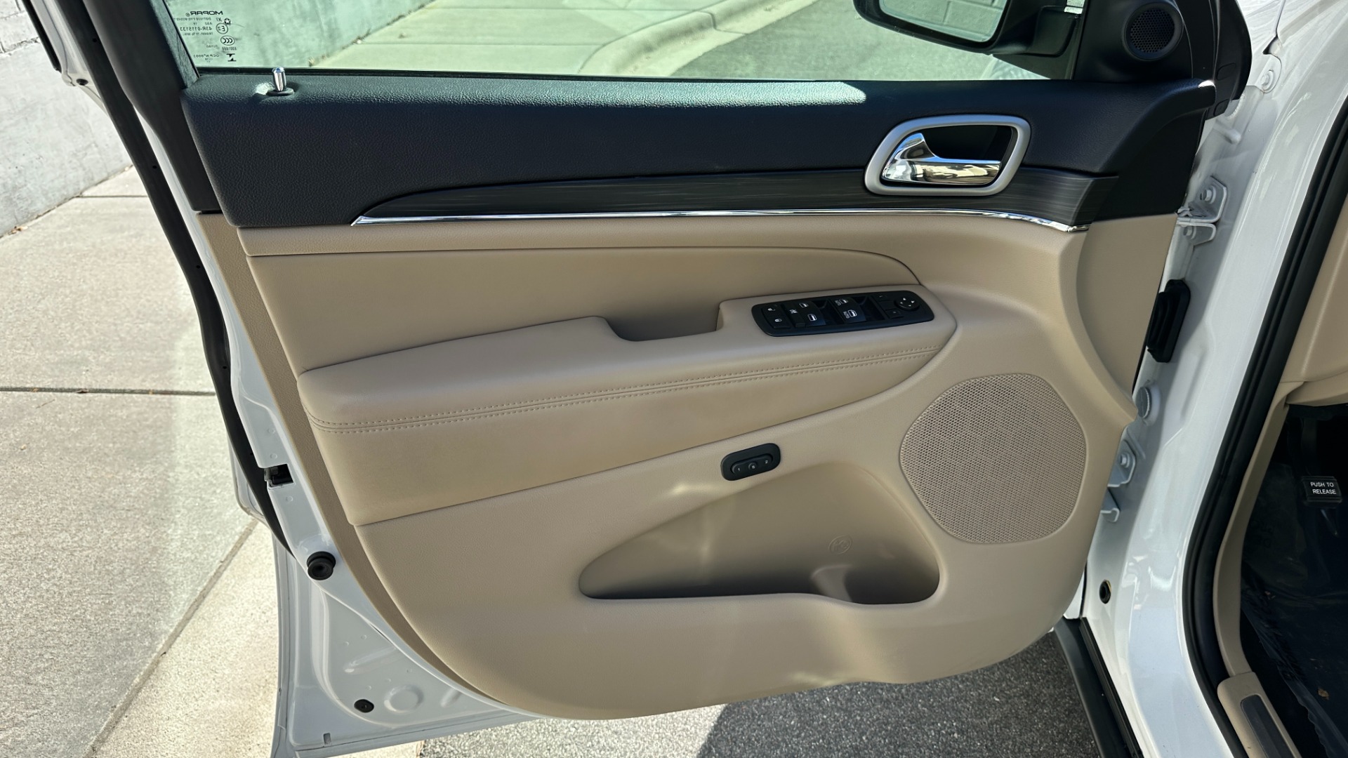 Used 2019 Jeep Grand Cherokee LIMITED / SUNROOF / NAVIGATION / LEATHER for sale $32,995 at Formula Imports in Charlotte NC 28227 10
