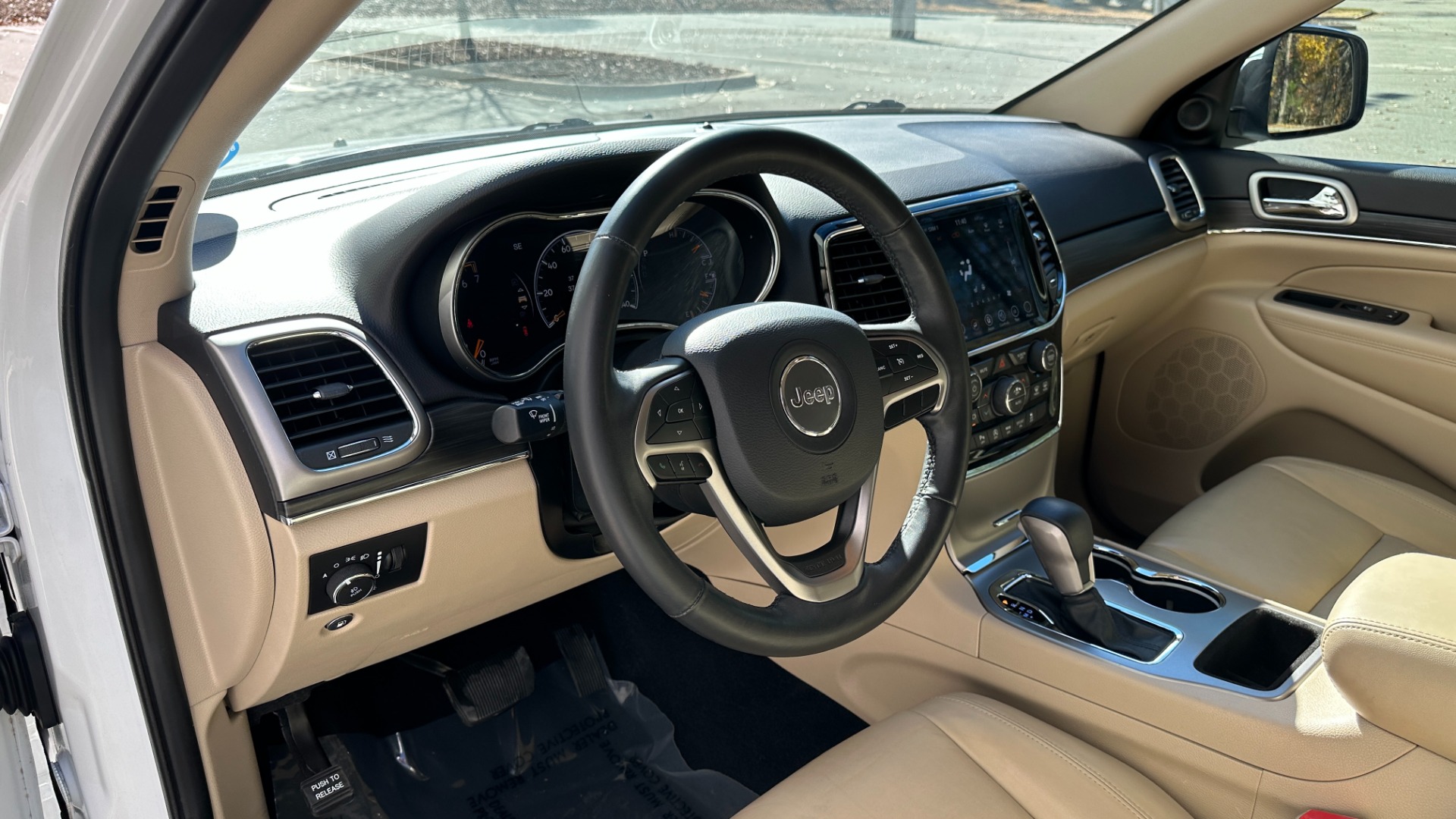 Used 2019 Jeep Grand Cherokee LIMITED / SUNROOF / NAVIGATION / LEATHER for sale $32,995 at Formula Imports in Charlotte NC 28227 11