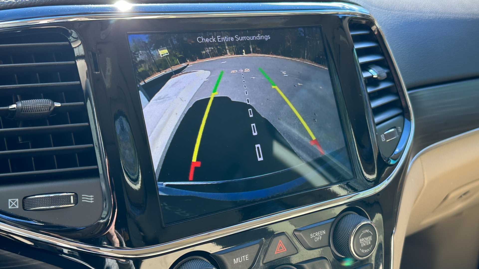 Used 2019 Jeep Grand Cherokee LIMITED / SUNROOF / NAVIGATION / LEATHER for sale $32,995 at Formula Imports in Charlotte NC 28227 18
