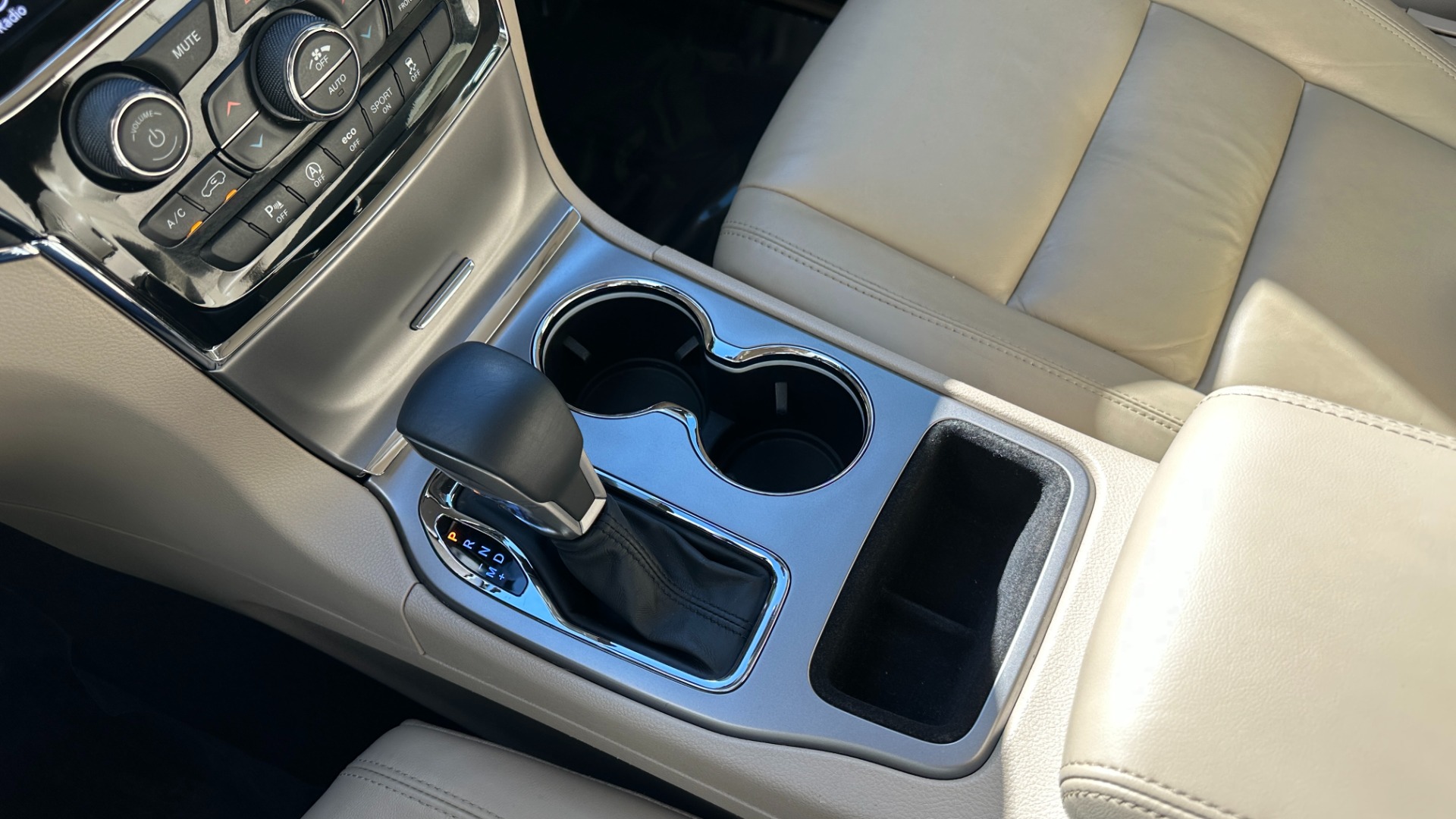 Used 2019 Jeep Grand Cherokee LIMITED / SUNROOF / NAVIGATION / LEATHER for sale $32,995 at Formula Imports in Charlotte NC 28227 20
