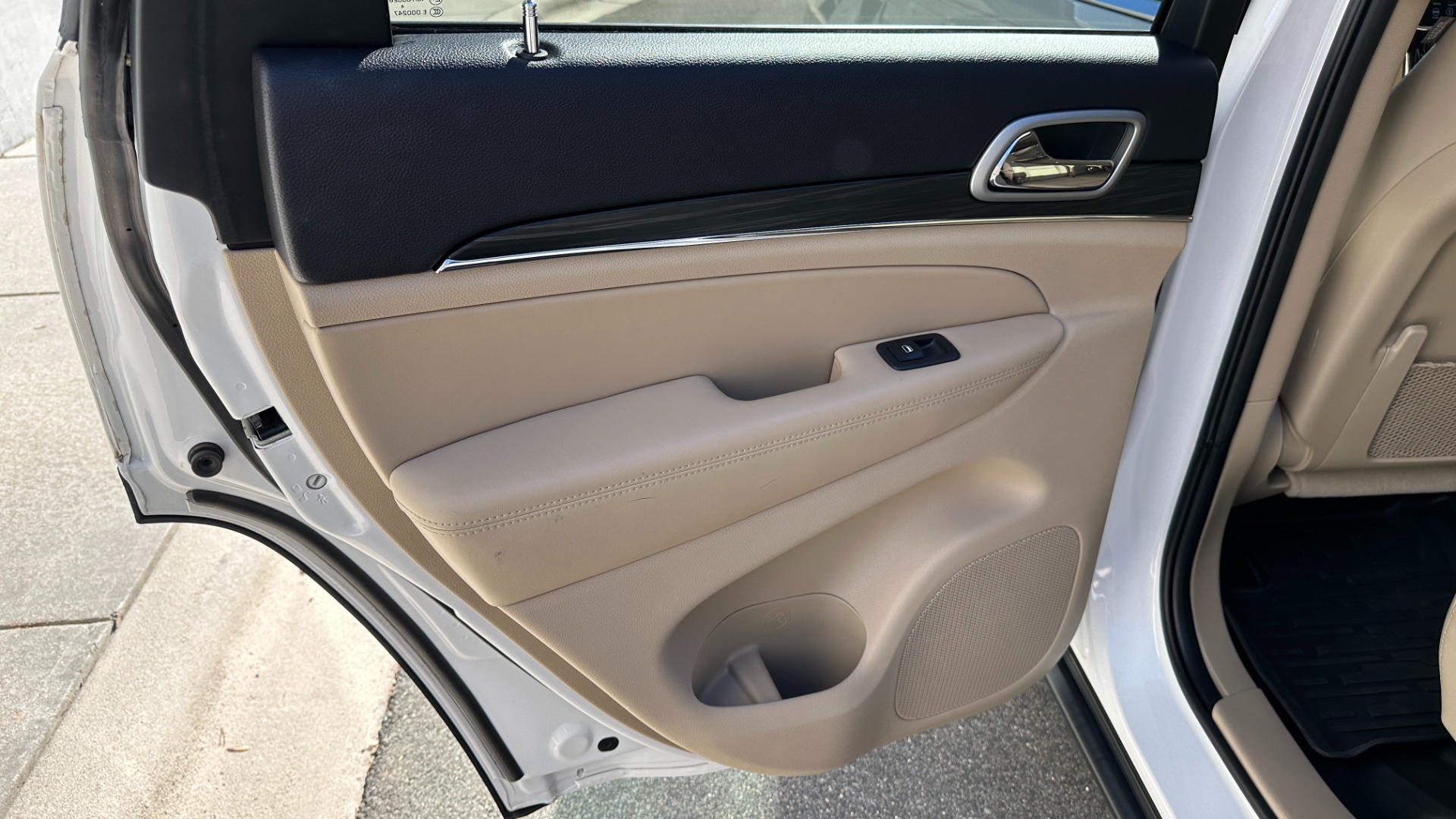 Used 2019 Jeep Grand Cherokee LIMITED / SUNROOF / NAVIGATION / LEATHER for sale $32,995 at Formula Imports in Charlotte NC 28227 22