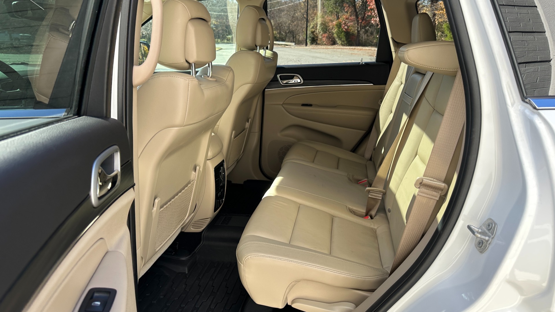 Used 2019 Jeep Grand Cherokee LIMITED / SUNROOF / NAVIGATION / LEATHER for sale $32,995 at Formula Imports in Charlotte NC 28227 23