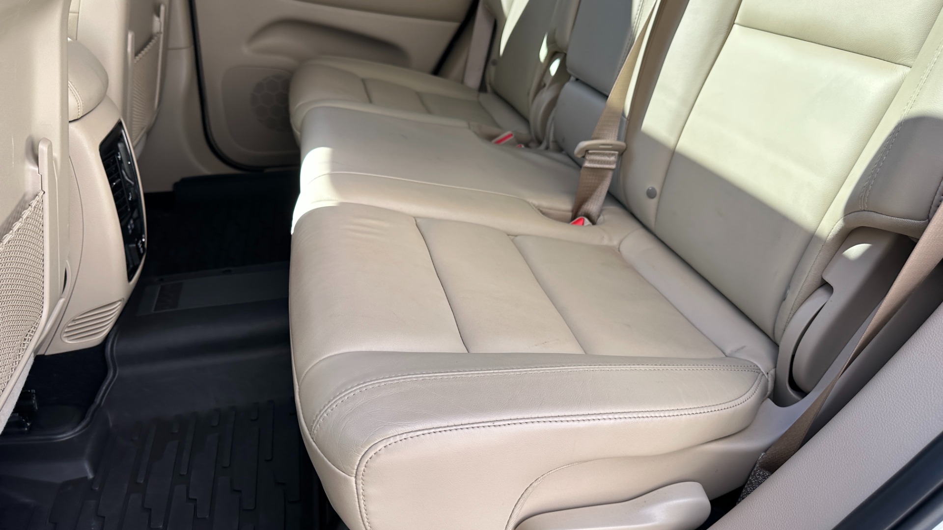 Used 2019 Jeep Grand Cherokee LIMITED / SUNROOF / NAVIGATION / LEATHER for sale $32,995 at Formula Imports in Charlotte NC 28227 25