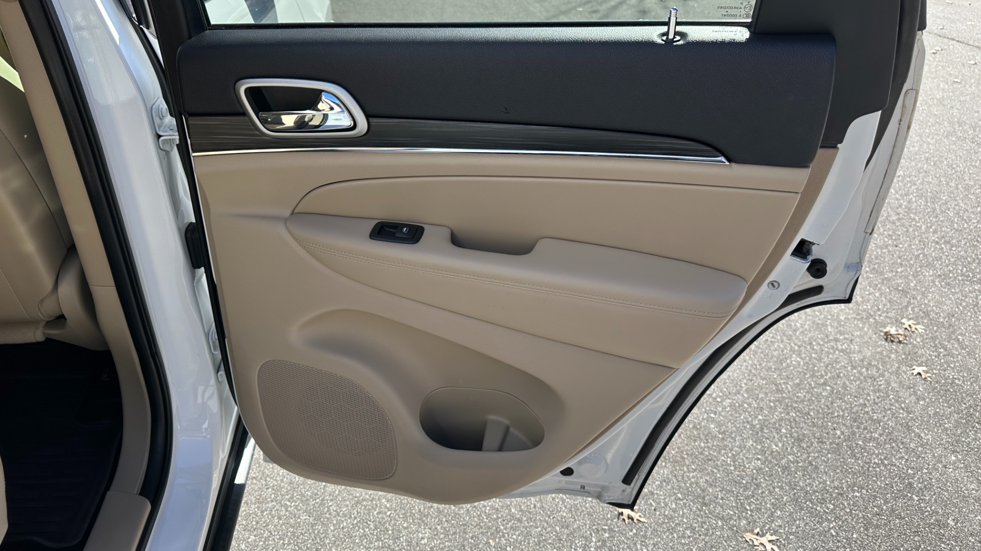 Used 2019 Jeep Grand Cherokee LIMITED / SUNROOF / NAVIGATION / LEATHER for sale $32,995 at Formula Imports in Charlotte NC 28227 29
