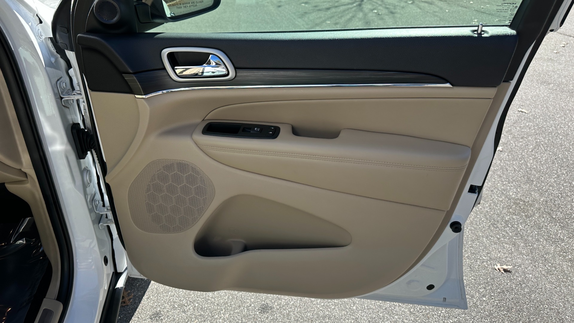 Used 2019 Jeep Grand Cherokee LIMITED / SUNROOF / NAVIGATION / LEATHER for sale $32,995 at Formula Imports in Charlotte NC 28227 32