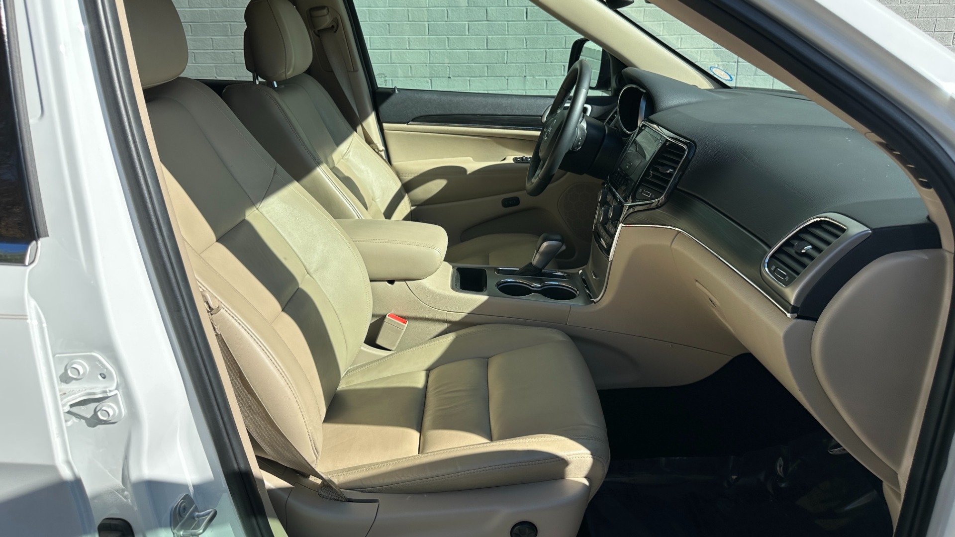 Used 2019 Jeep Grand Cherokee LIMITED / SUNROOF / NAVIGATION / LEATHER for sale $32,995 at Formula Imports in Charlotte NC 28227 34