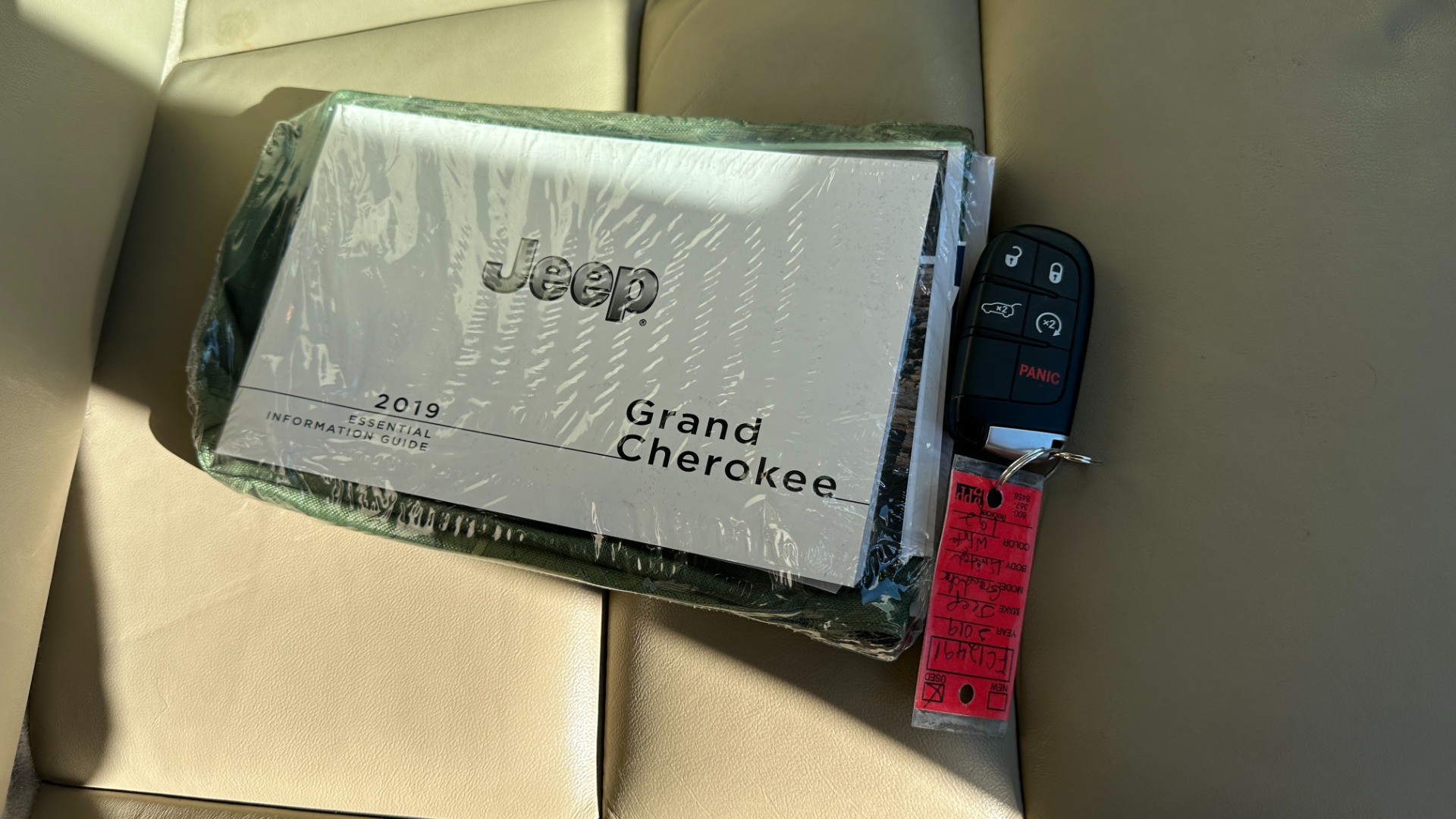 Used 2019 Jeep Grand Cherokee LIMITED / SUNROOF / NAVIGATION / LEATHER for sale $32,995 at Formula Imports in Charlotte NC 28227 36