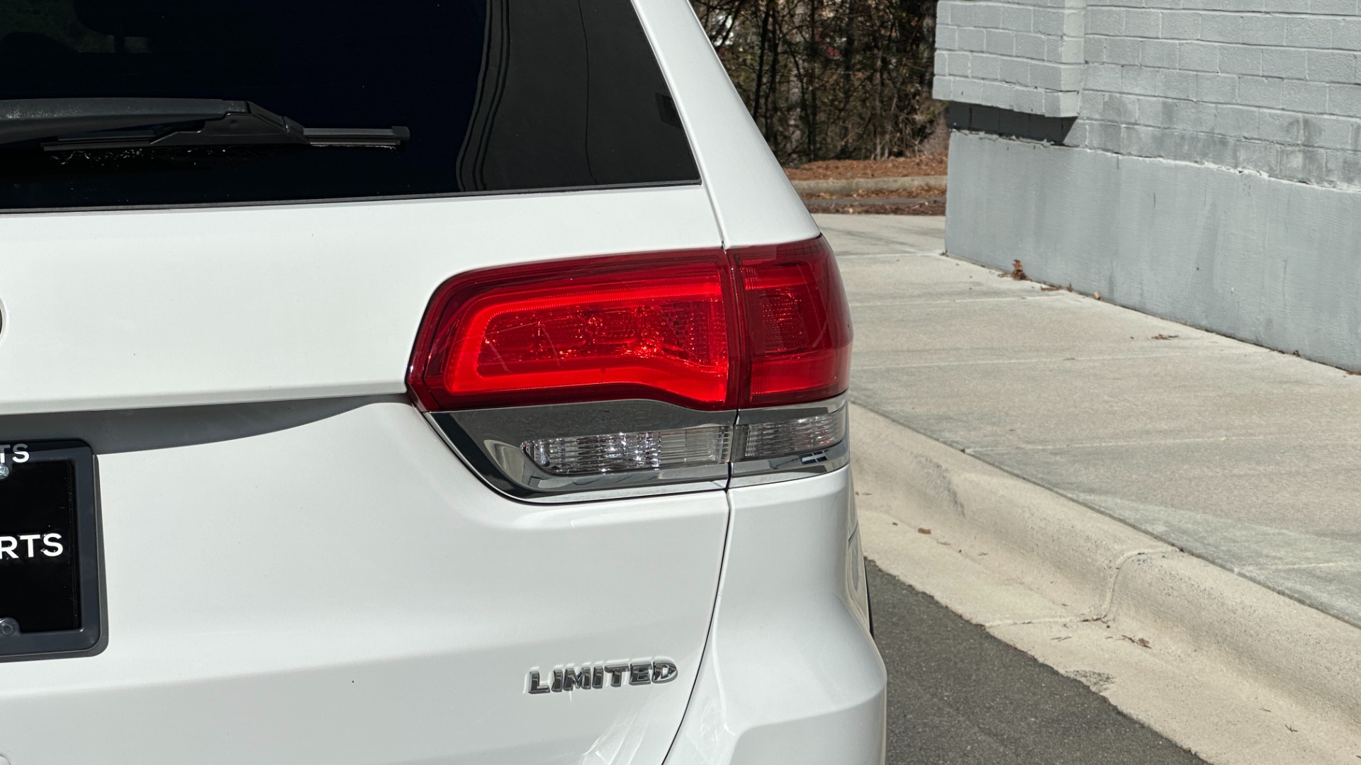 Used 2019 Jeep Grand Cherokee LIMITED / SUNROOF / NAVIGATION / LEATHER for sale $32,995 at Formula Imports in Charlotte NC 28227 43