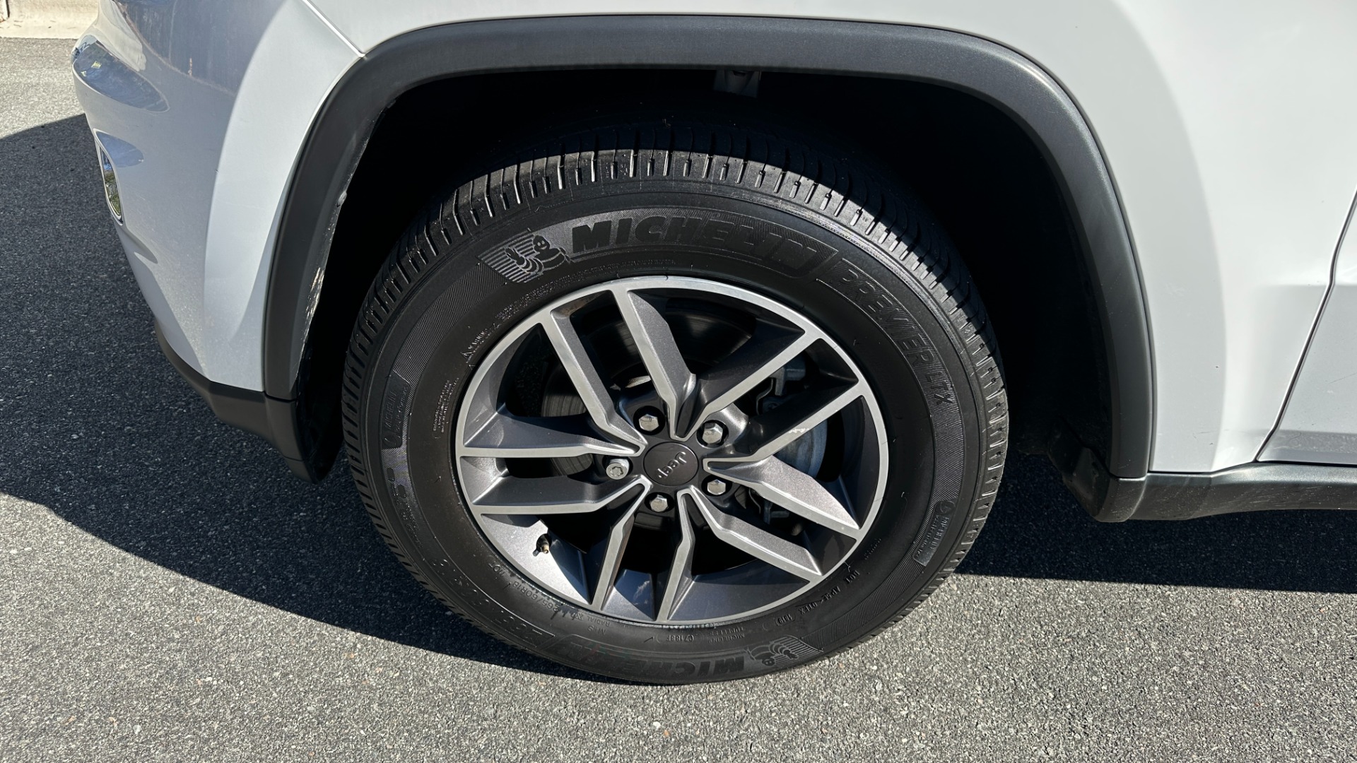 Used 2019 Jeep Grand Cherokee LIMITED / SUNROOF / NAVIGATION / LEATHER for sale $32,995 at Formula Imports in Charlotte NC 28227 46