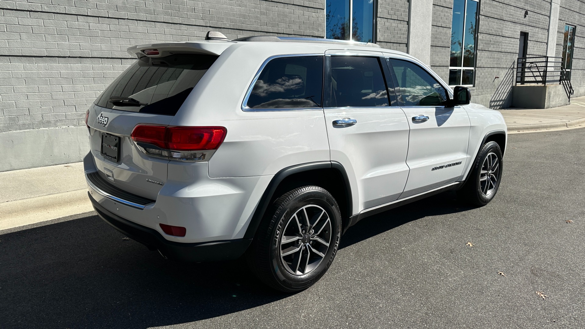 Used 2019 Jeep Grand Cherokee LIMITED / SUNROOF / NAVIGATION / LEATHER for sale $32,995 at Formula Imports in Charlotte NC 28227 7