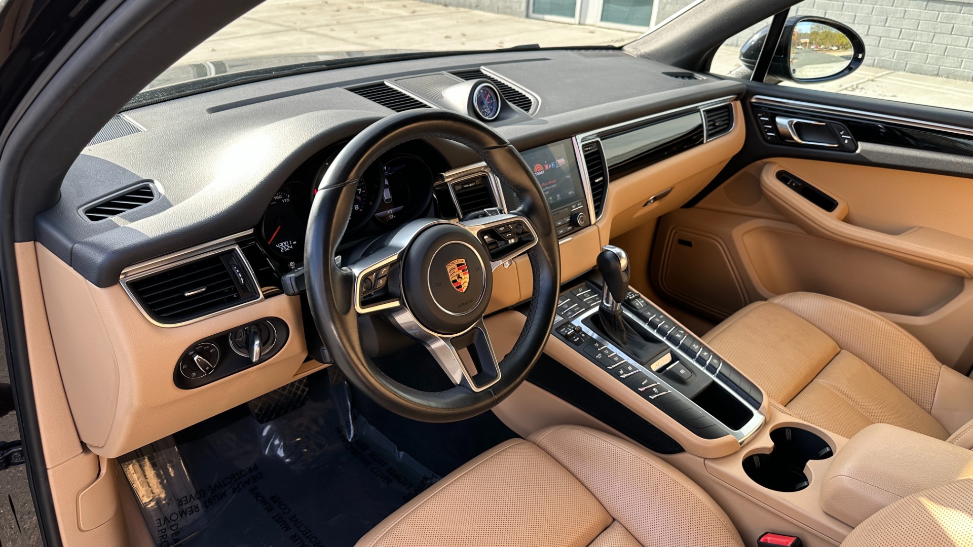 Used 2018 Porsche Macan SPORT EDITION / PREMIUM PLUS PACKAGE / BOSE SOUND / NAV / LANGE CHANGE ASSI for sale $39,900 at Formula Imports in Charlotte NC 28227 10